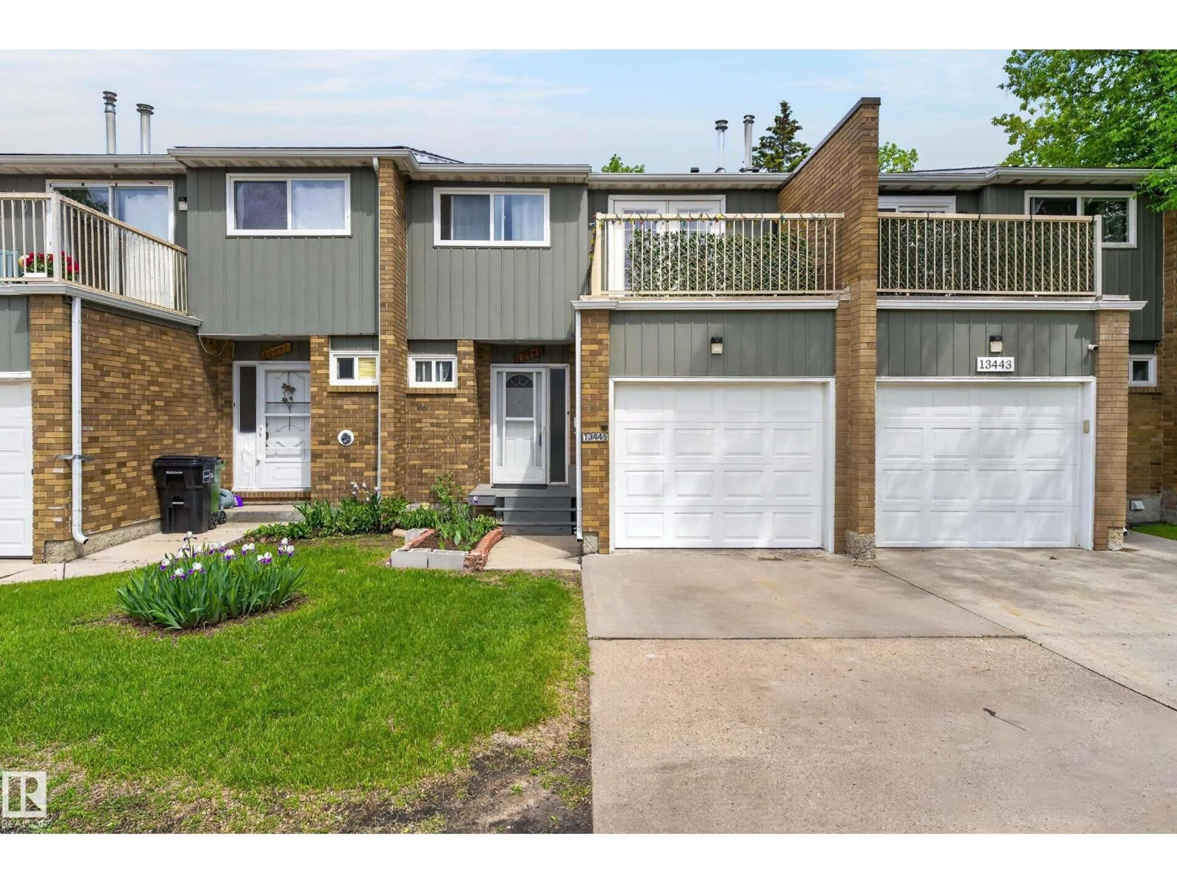 A pic from outside/outdoor area/front of a property/back of a property/a pic from drone, street for NW - 13445 40 ST, Edmonton Alberta T5A3L9