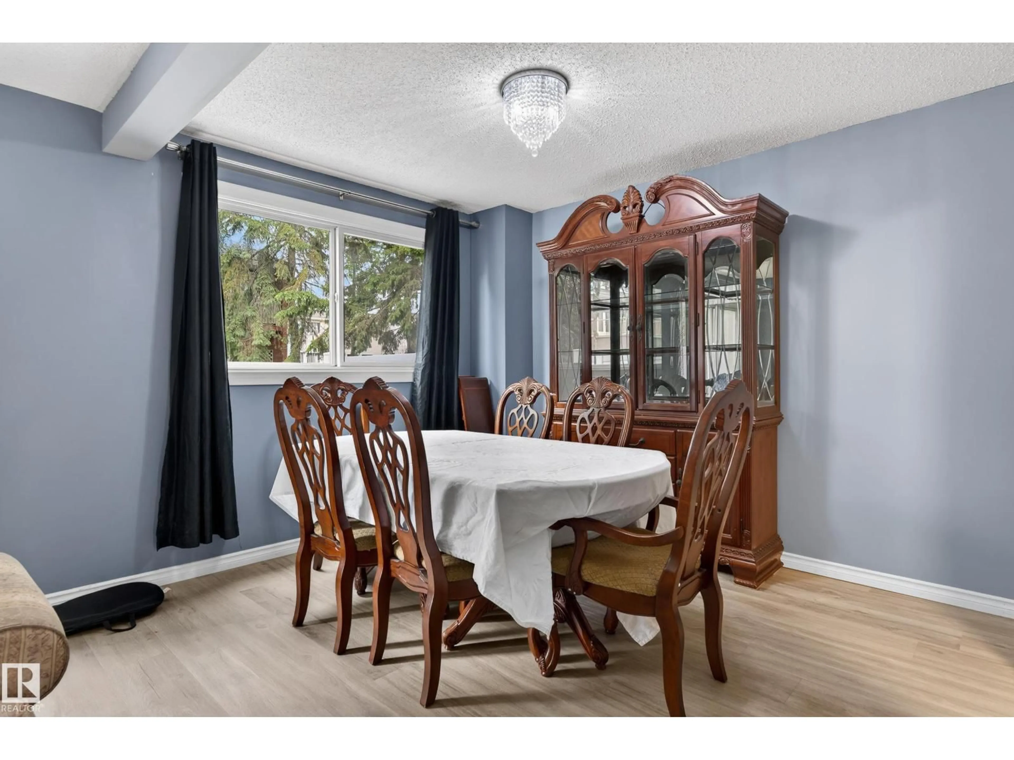 Dining room, wood/laminate floor for NW - 13445 40 ST, Edmonton Alberta T5A3L9