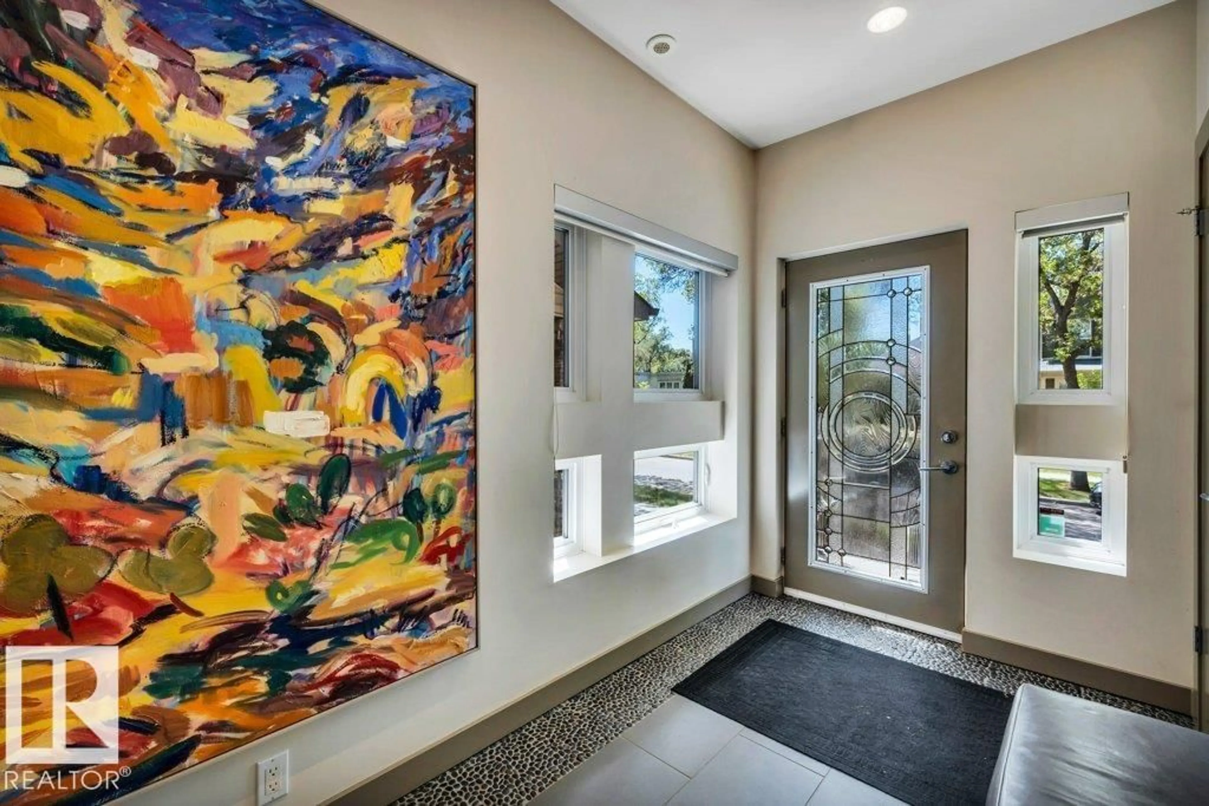 Indoor foyer for 11339 67 ST, Edmonton Alberta T5B1L2