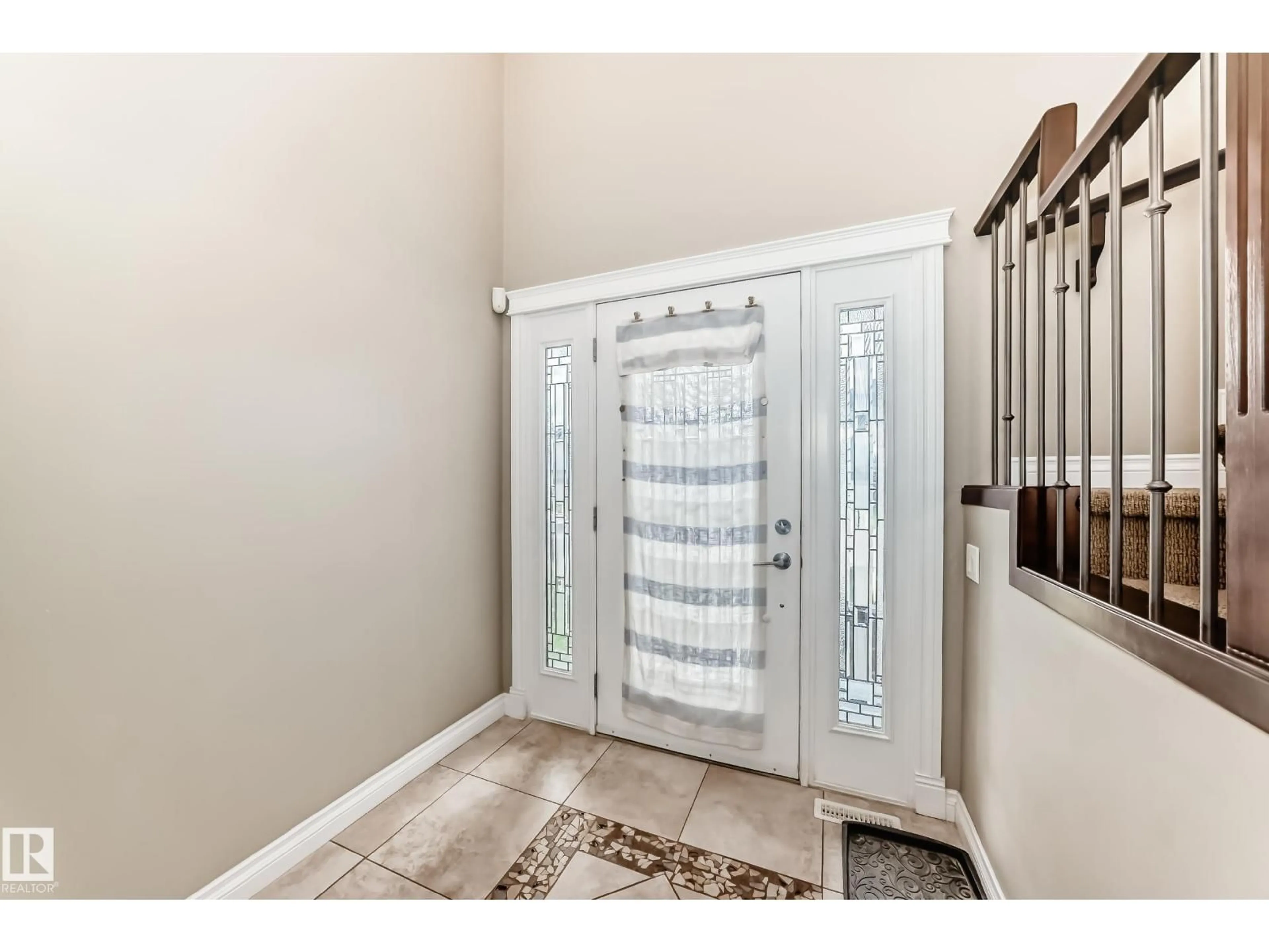 Indoor entryway for 5308 164 AV, Edmonton Alberta T5Y0H4