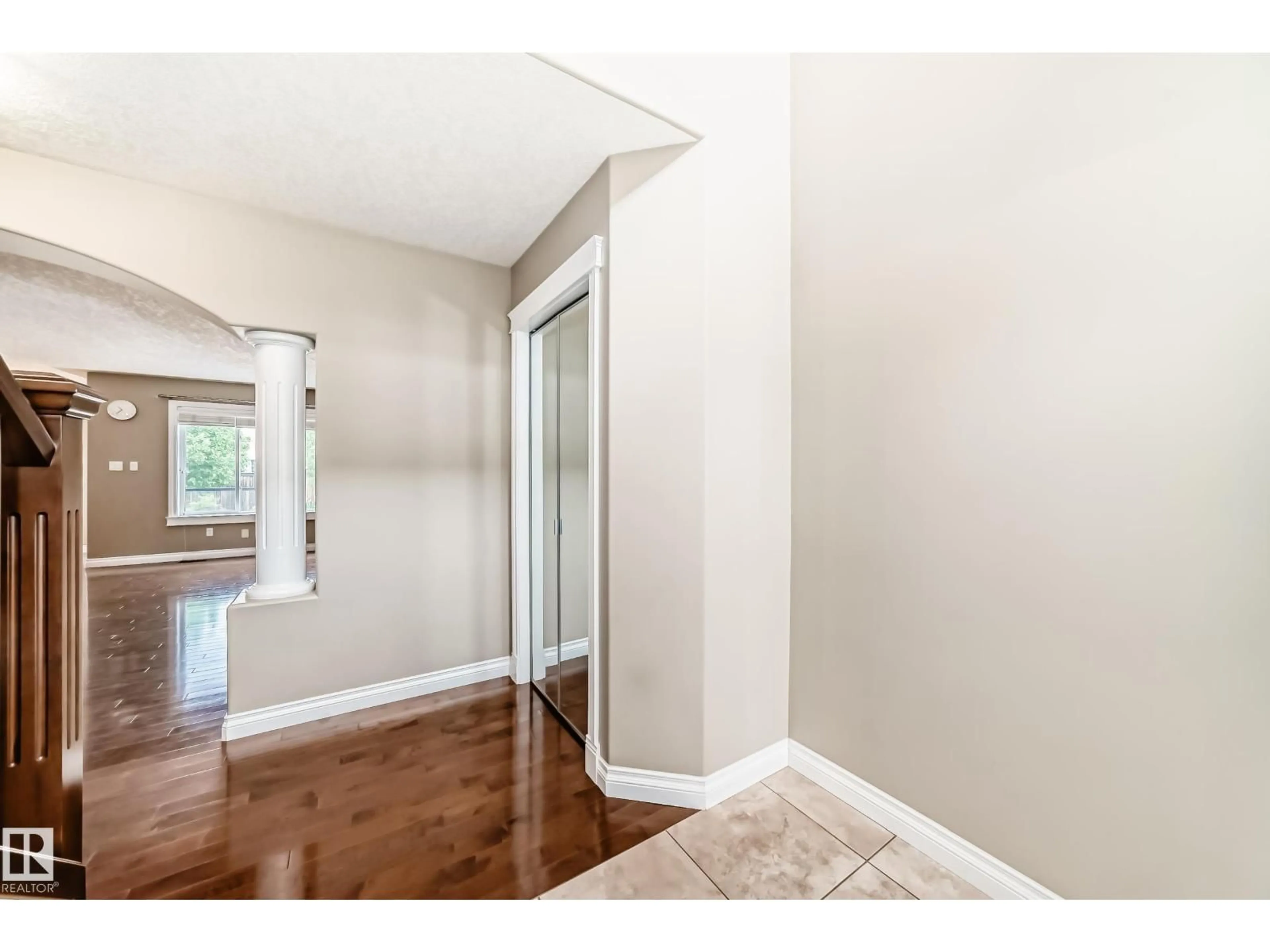 Indoor entryway for 5308 164 AV, Edmonton Alberta T5Y0H4