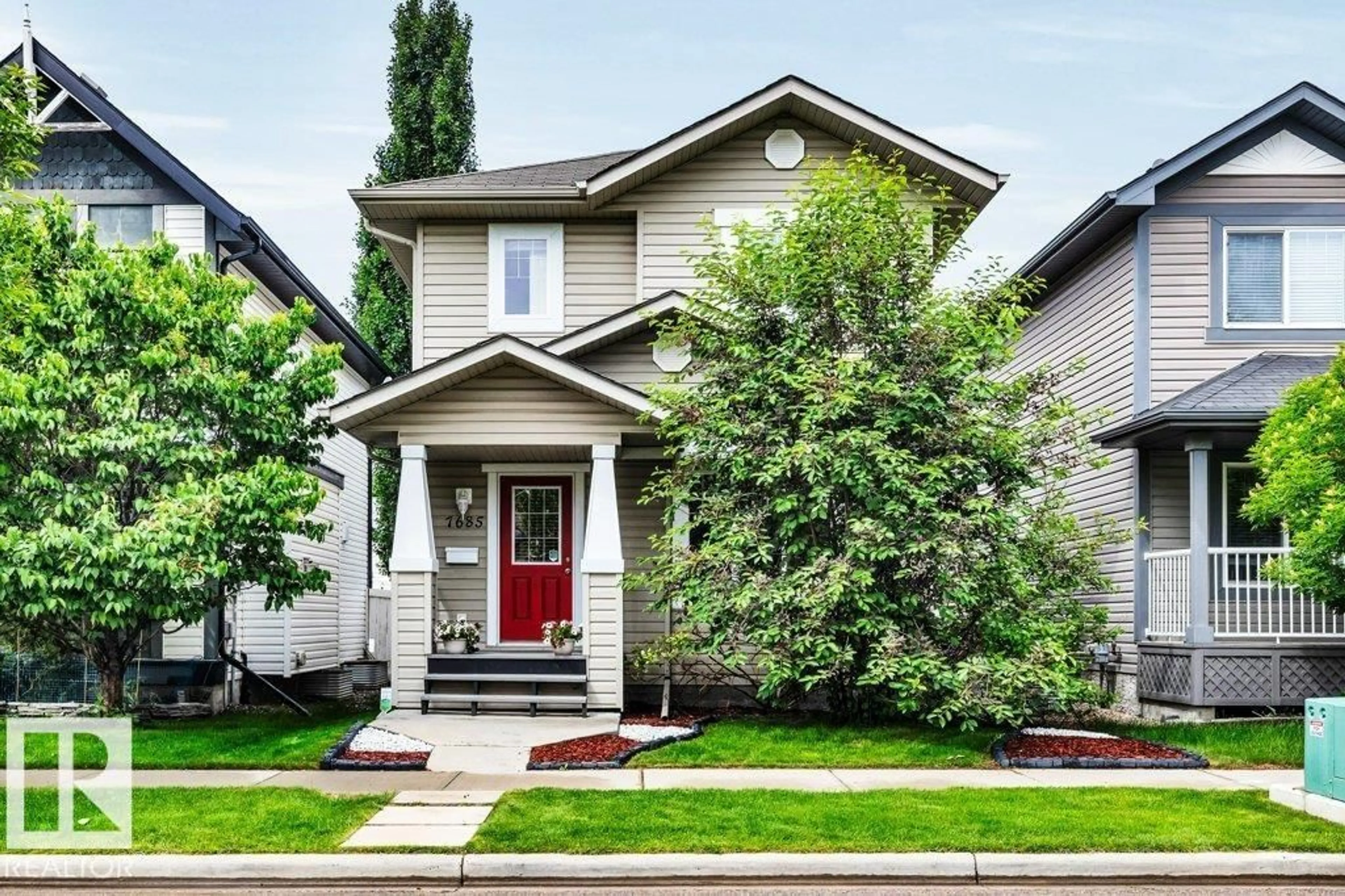 Home with vinyl exterior material, street for 7685 SCHMID CR, Edmonton Alberta T6R0K7