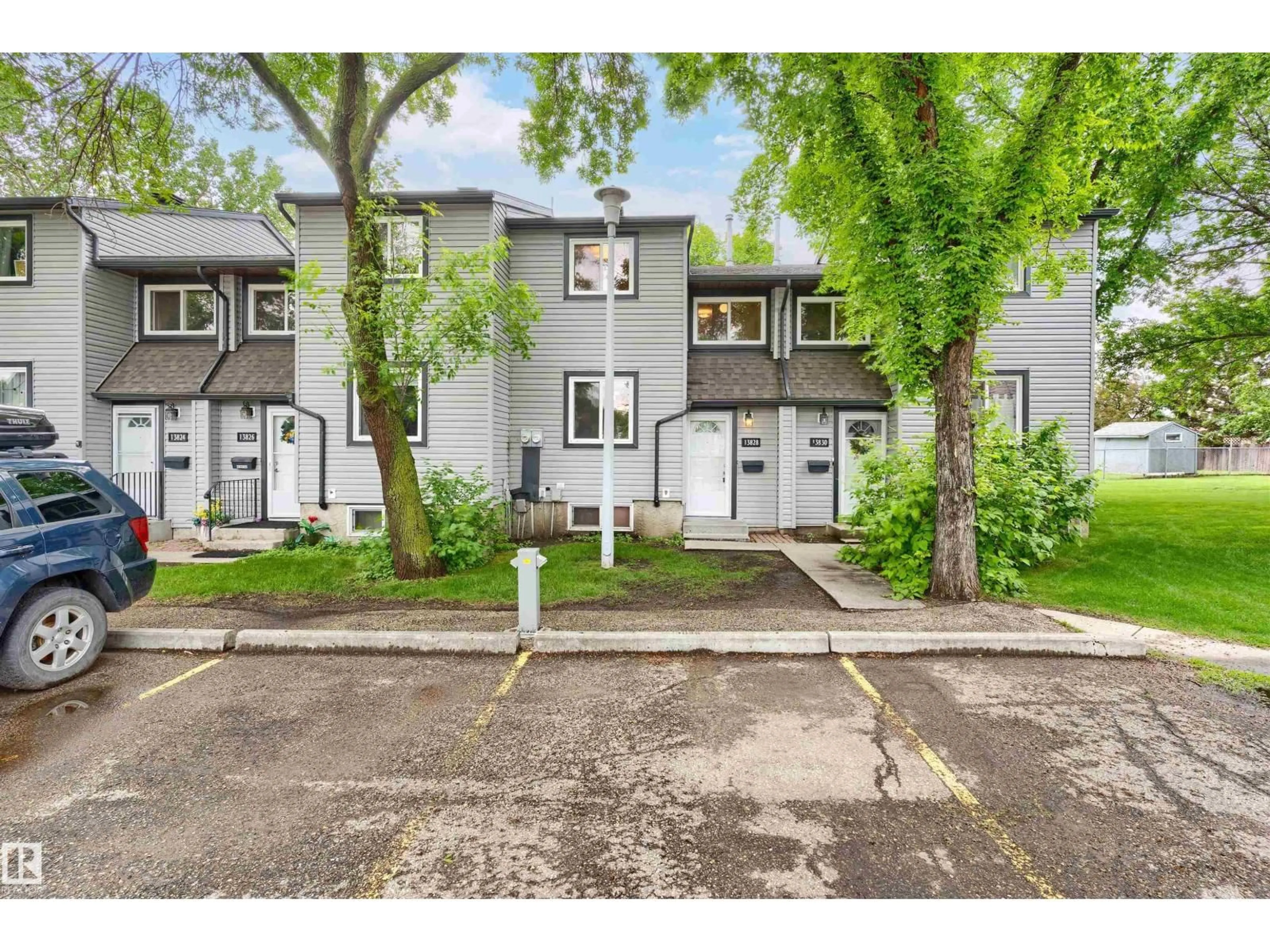Unknown for 13828 24 ST, Edmonton Alberta T5Y1B6
