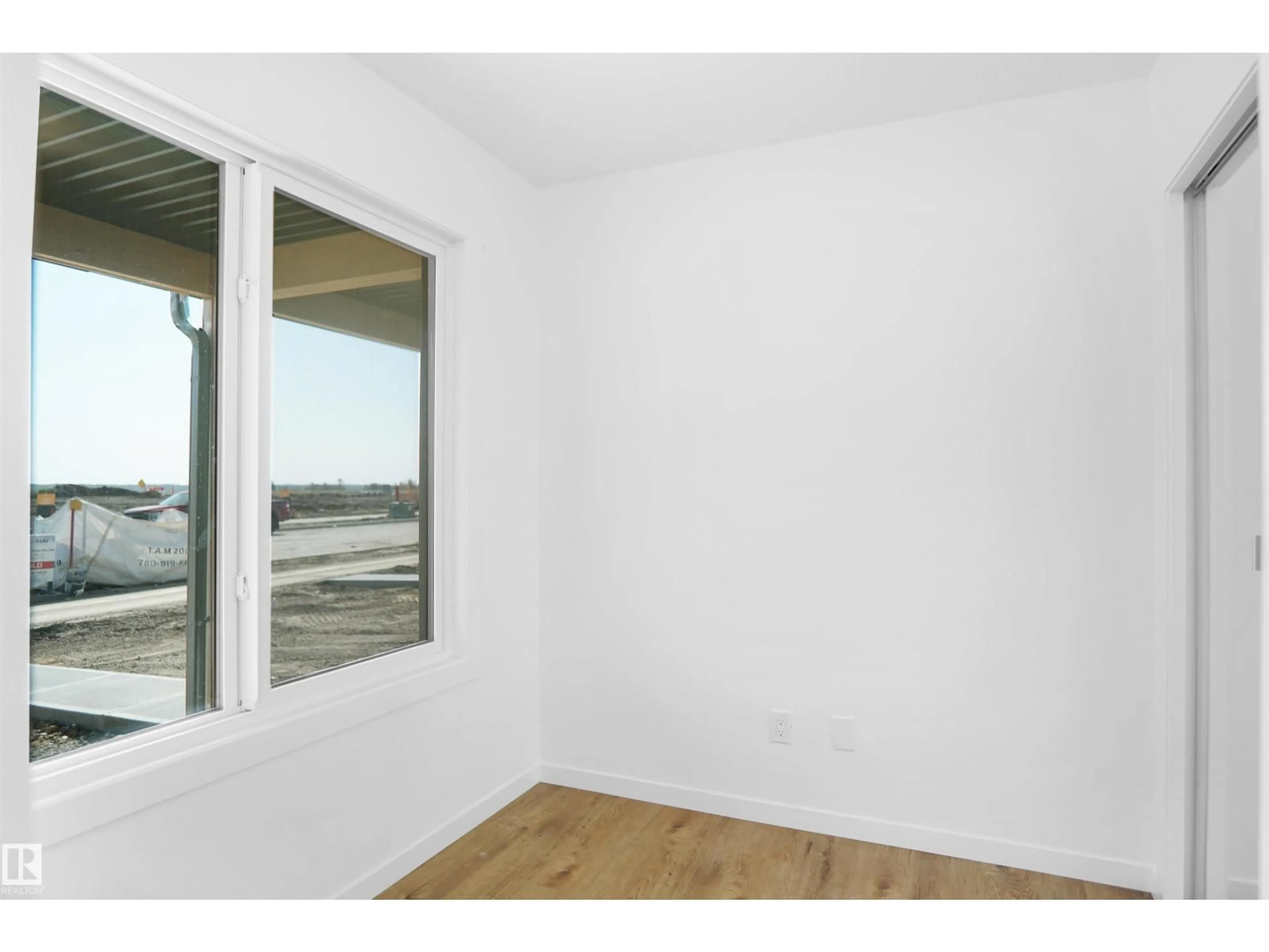 A pic of a room for #5 - 150 CASHMAN CR, Edmonton Alberta T6W2P6