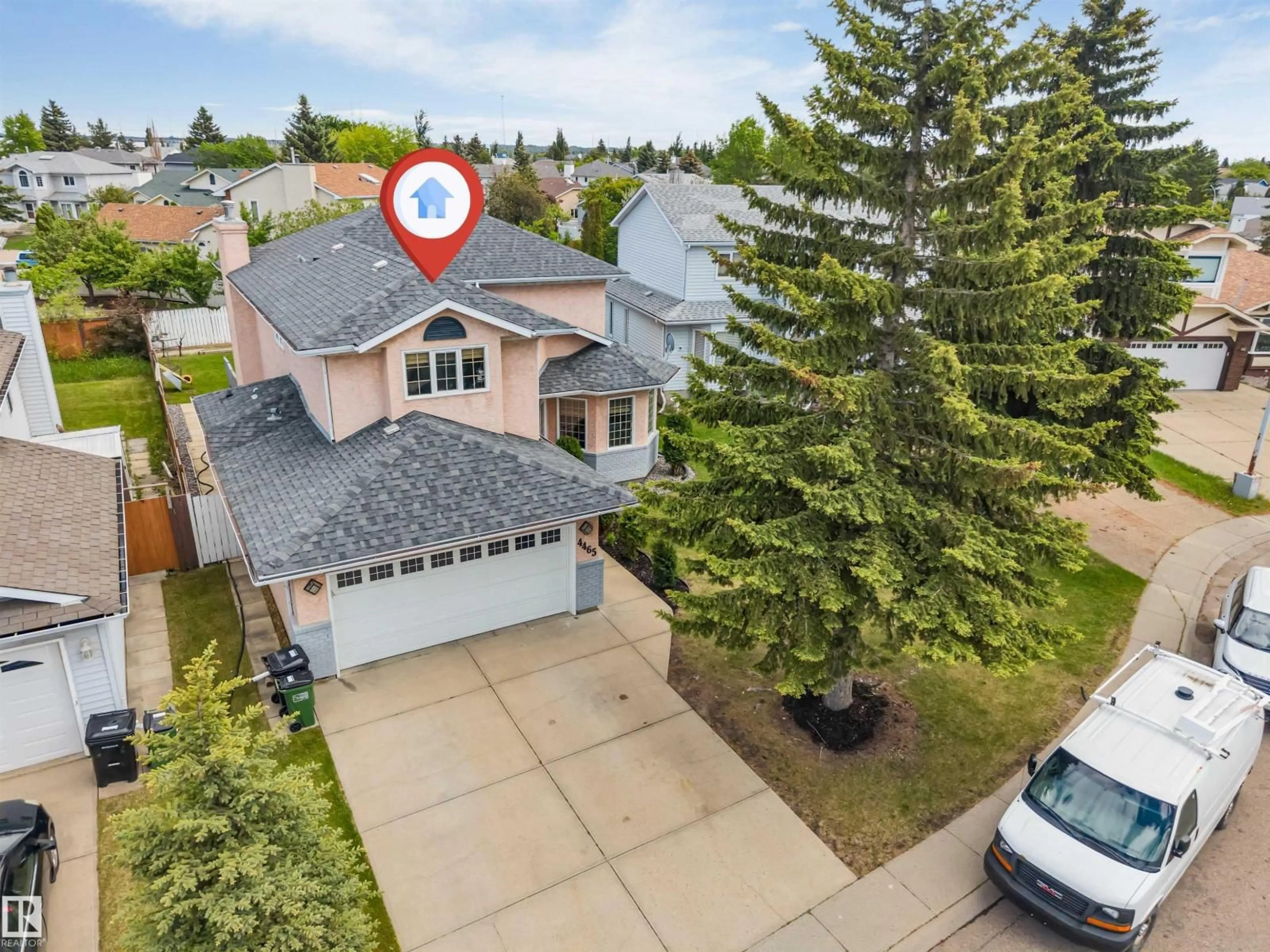 A pic from outside/outdoor area/front of a property/back of a property/a pic from drone, street for 4465 32A ST NW, Edmonton Alberta T6T1E8