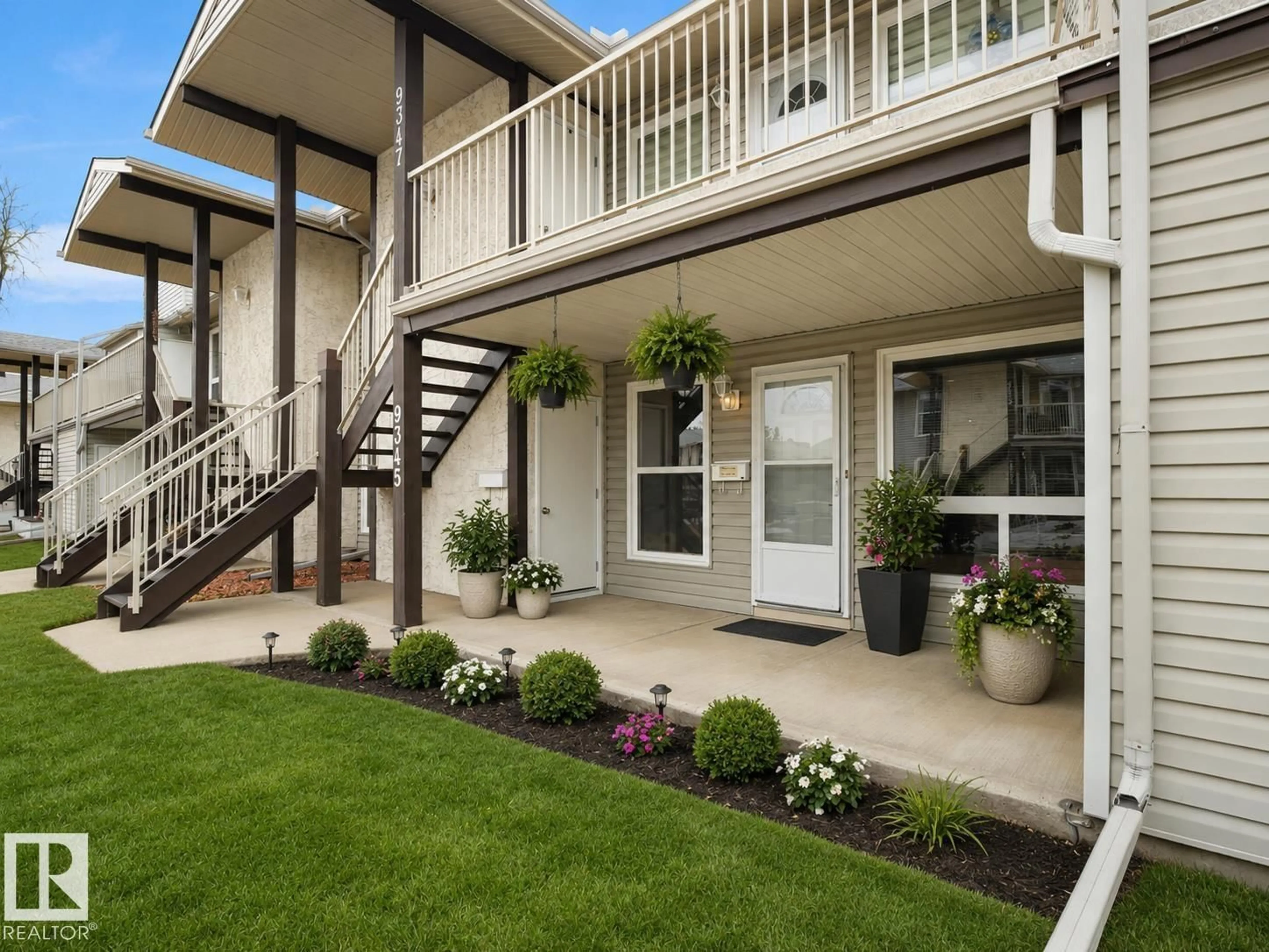 Patio, street for 9345 172 ST, Edmonton Alberta T5T3C3