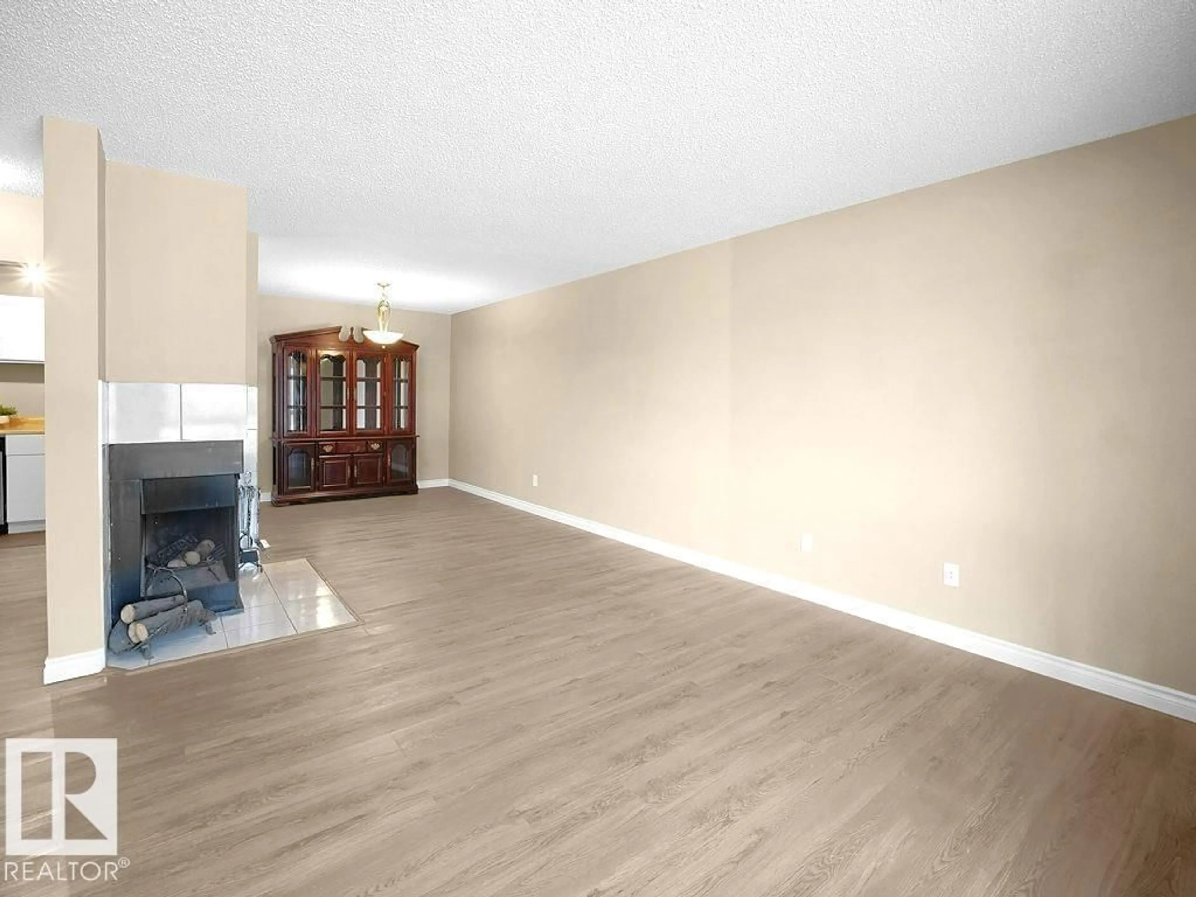 A pic of a room for 9345 172 ST, Edmonton Alberta T5T3C3