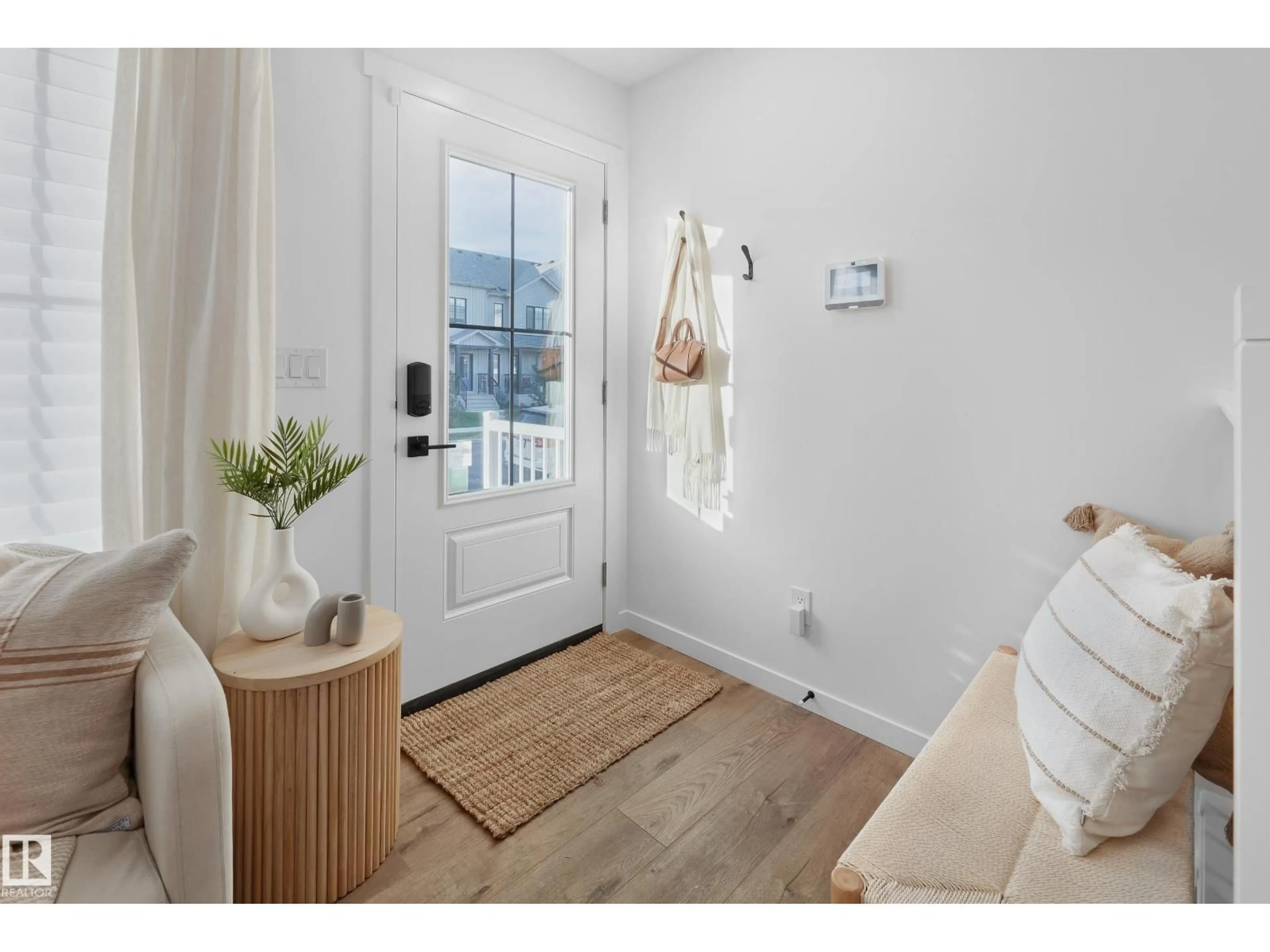 Indoor entryway for 18 - 3705 141 ST, Edmonton Alberta T6W5M9