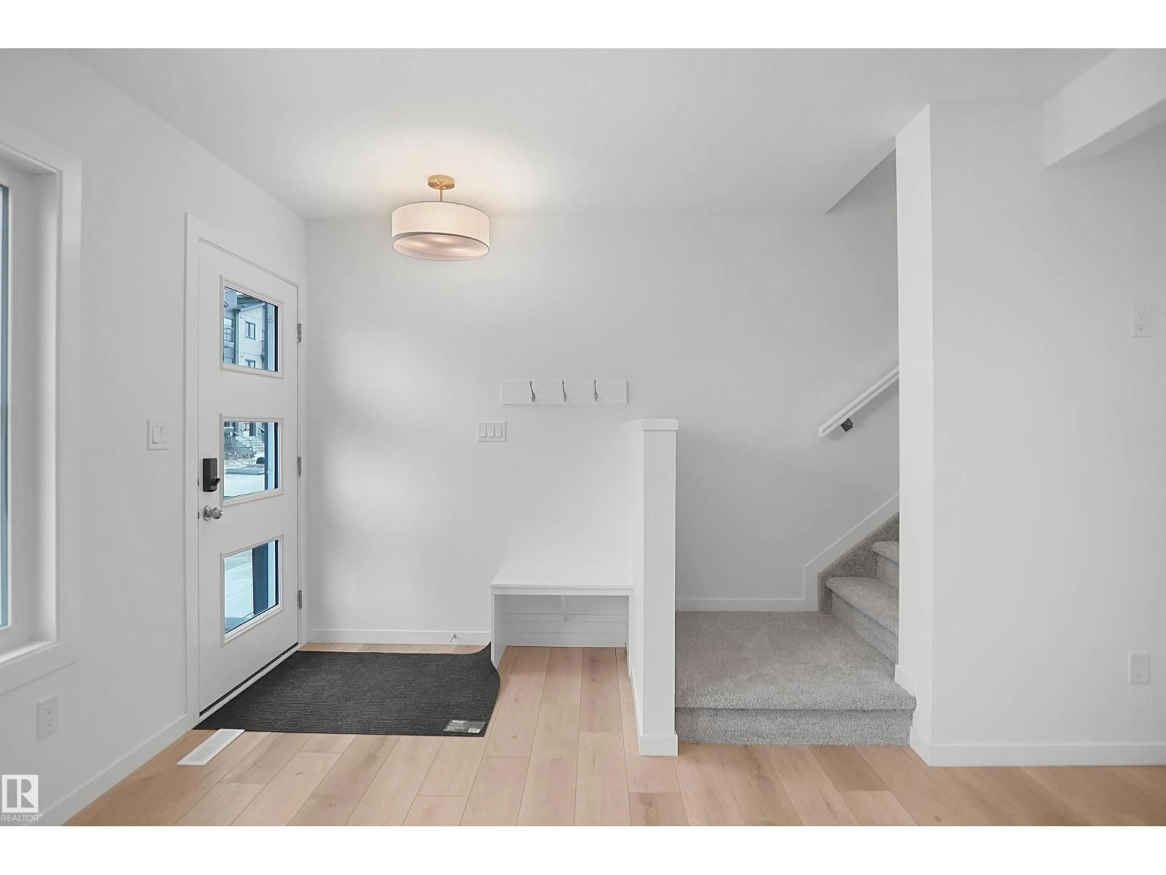 Indoor entryway for 18 - 3705 141 ST, Edmonton Alberta T6W5M9