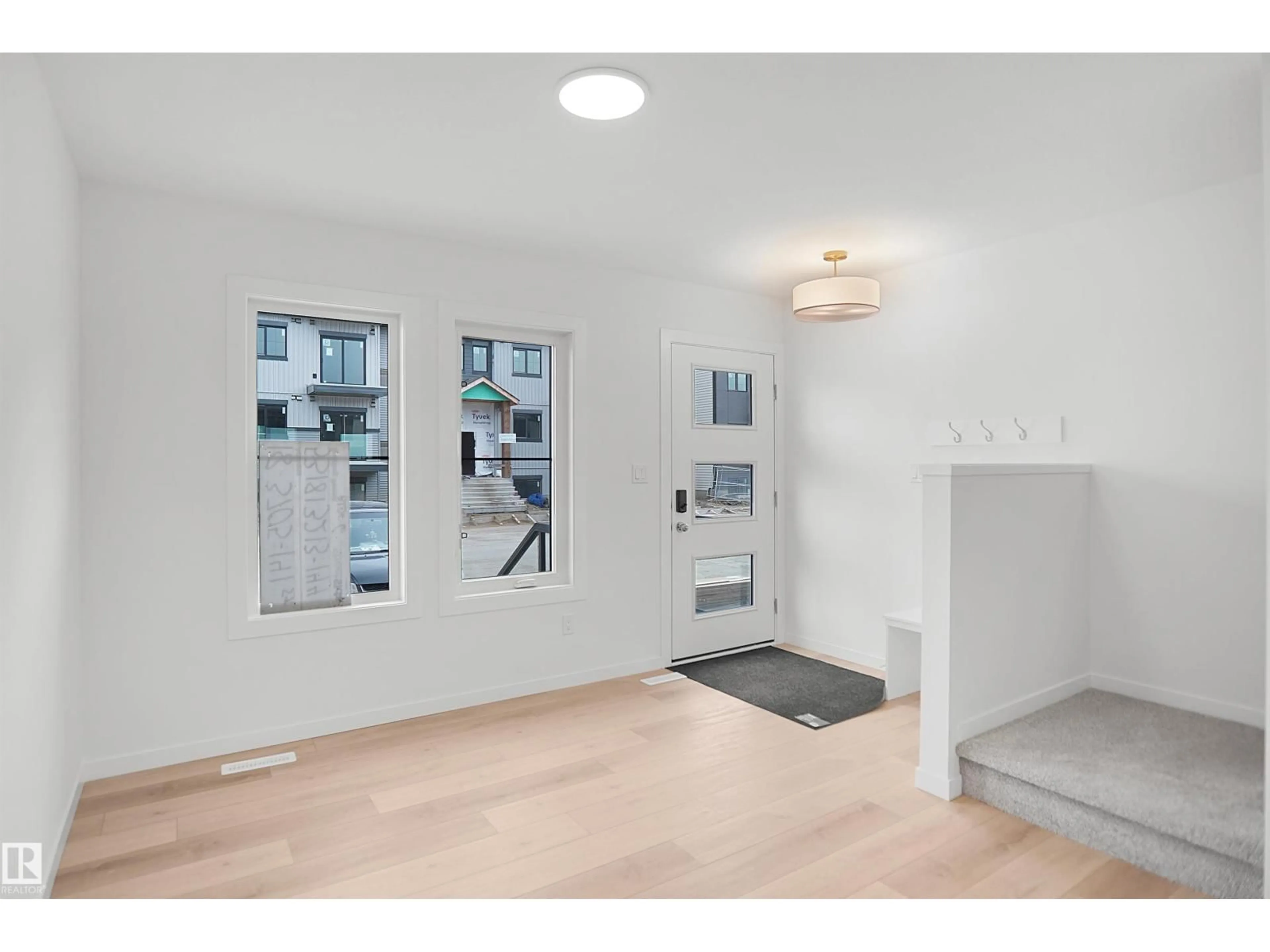 Indoor entryway for 18 - 3705 141 ST, Edmonton Alberta T6W5M9