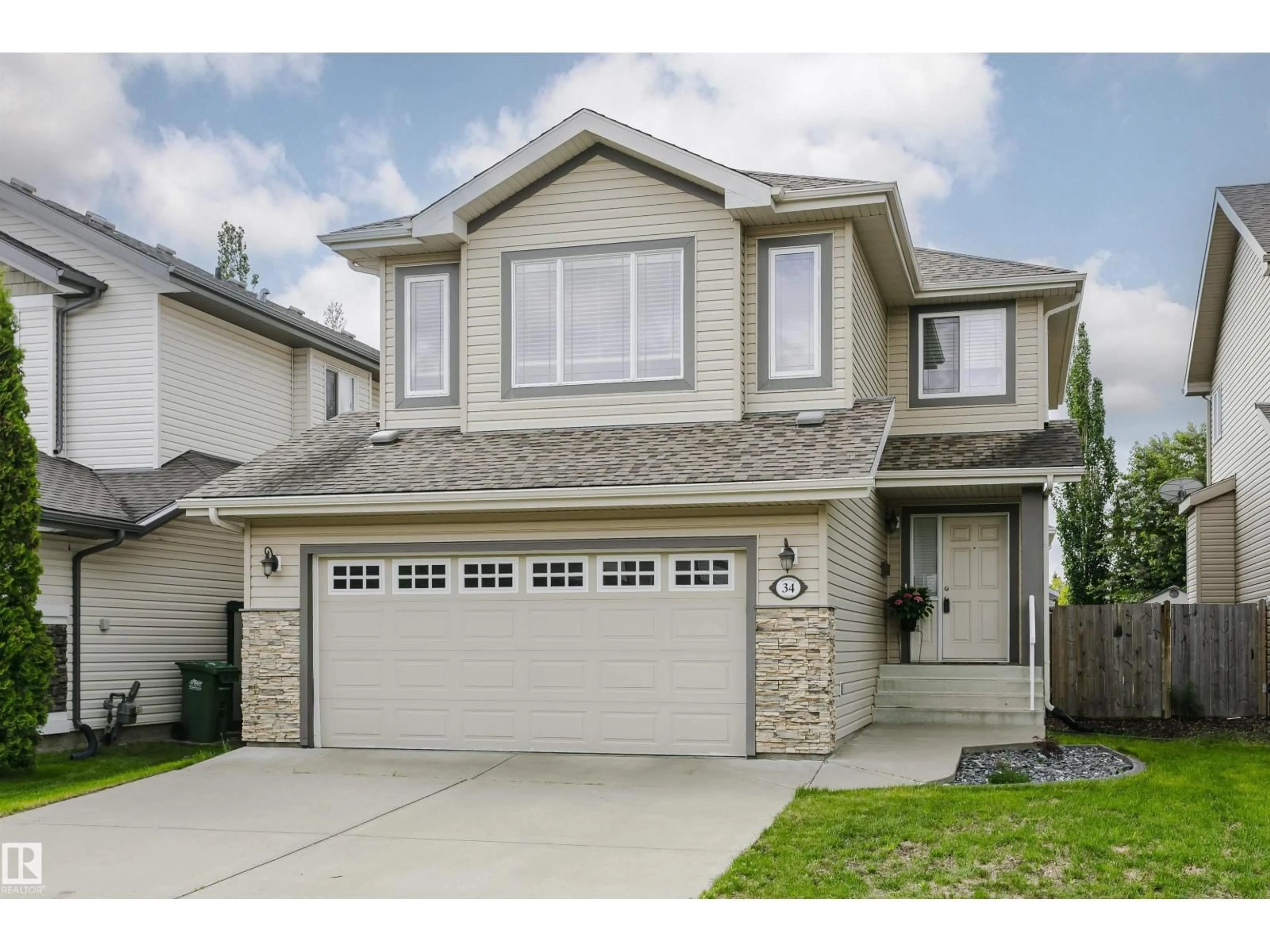 Home with vinyl exterior material, street for 34 NORWOOD CL, St. Albert Alberta T8N3Y9