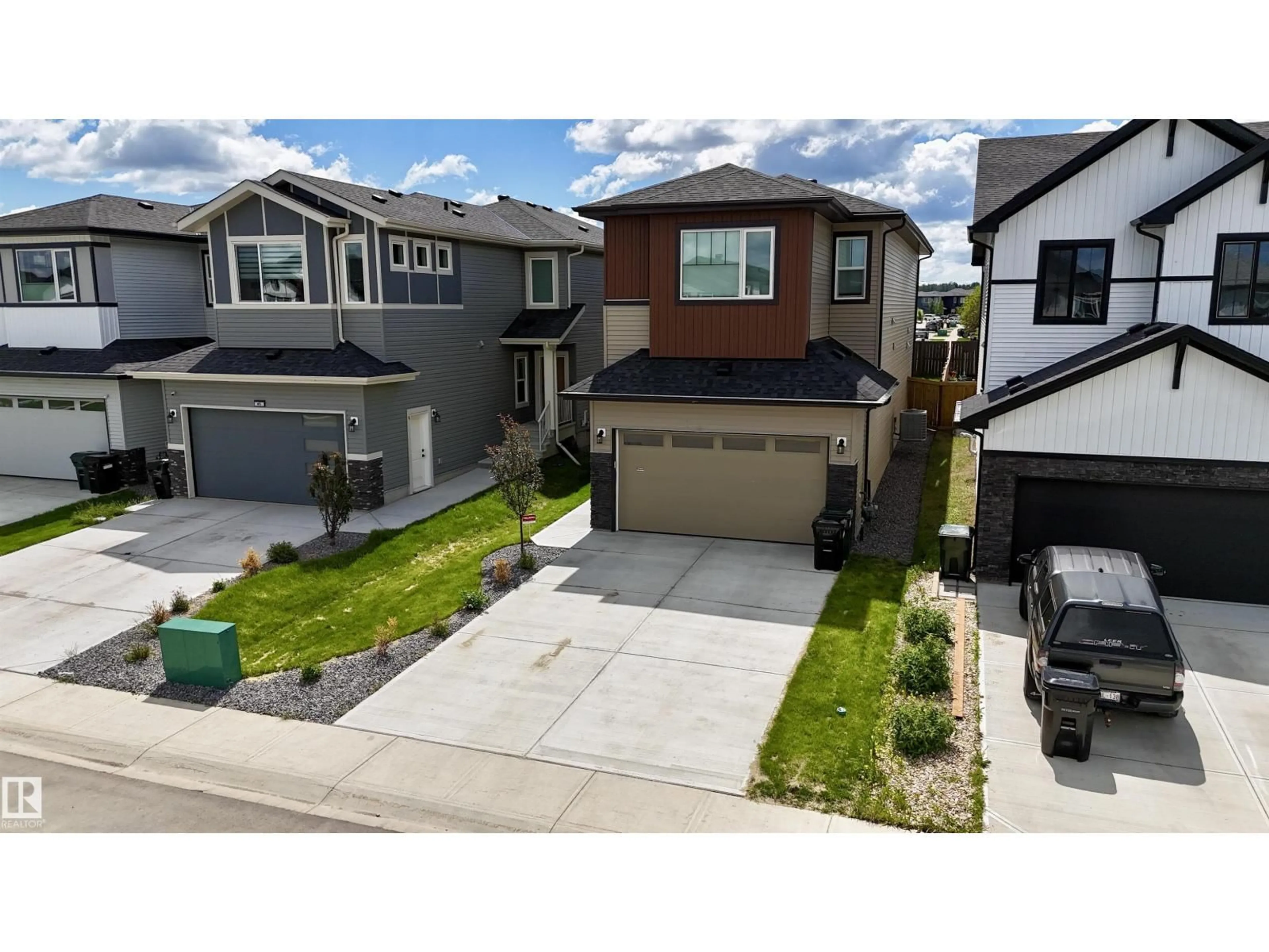A pic from outside/outdoor area/front of a property/back of a property/a pic from drone, street for 63 PENN PL, Spruce Grove Alberta T7X2W7