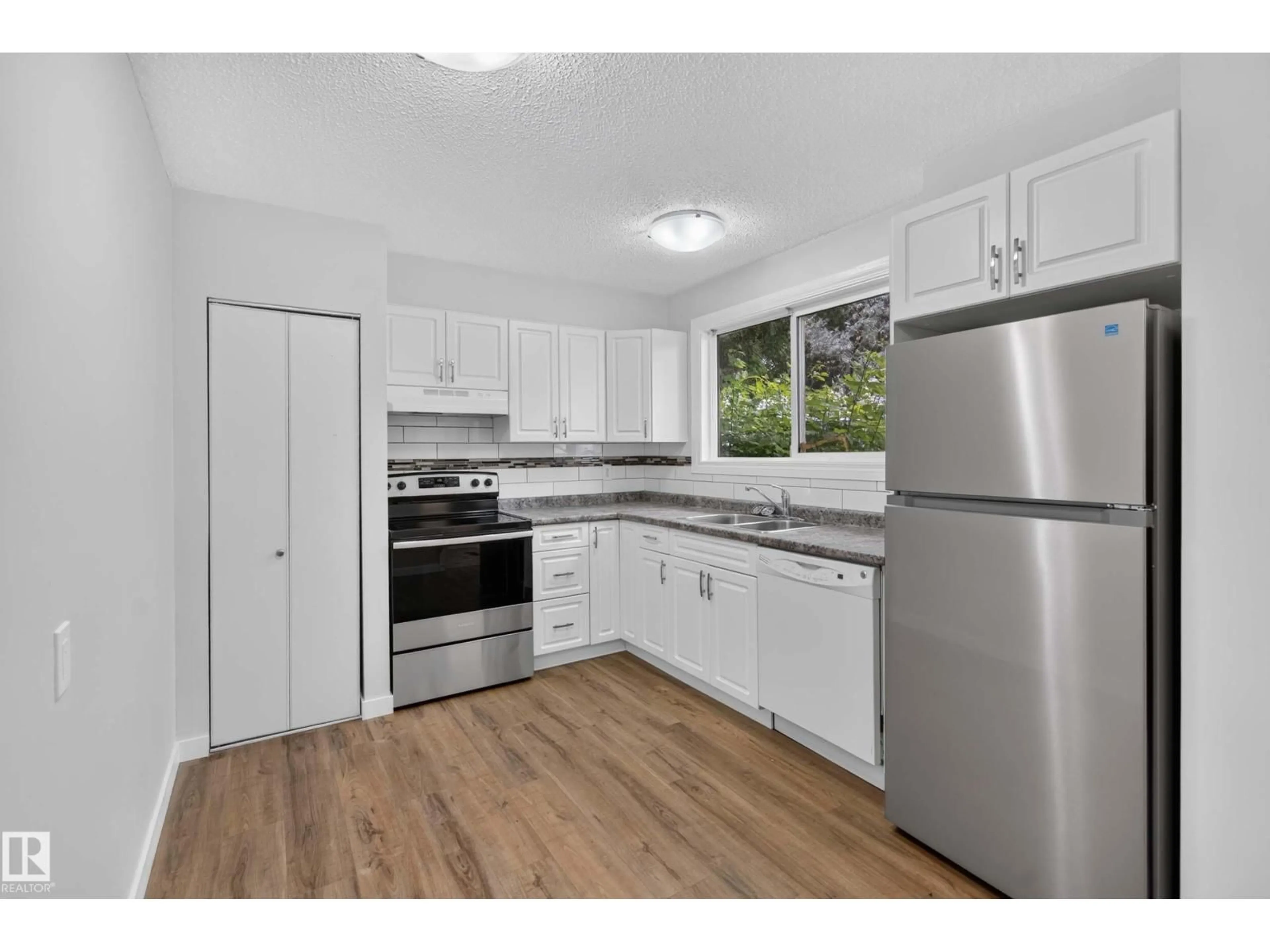 Standard kitchen, unknown for 117 HABITAT CR, Edmonton Alberta T5A3K8