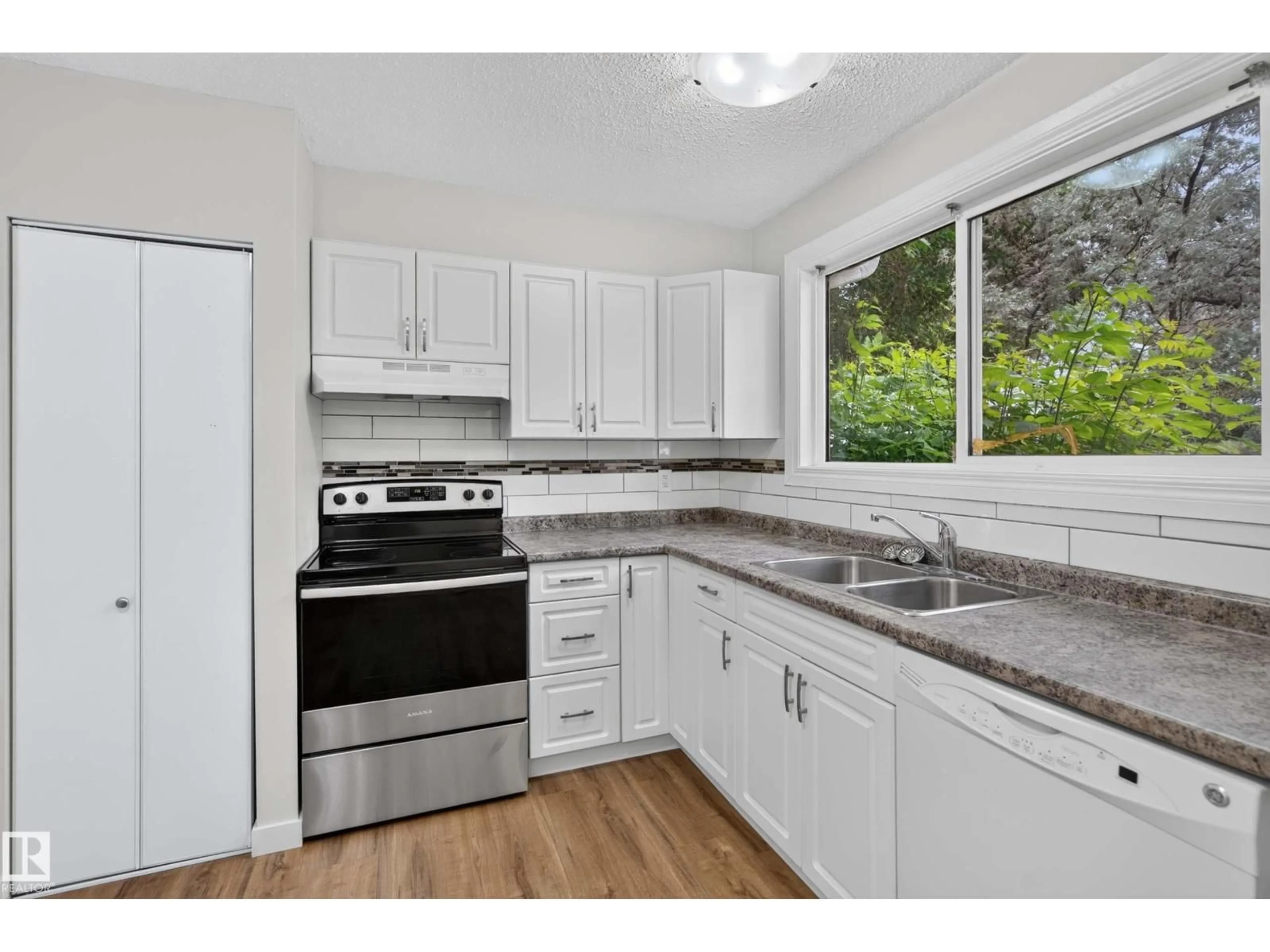 Standard kitchen, unknown for 117 HABITAT CR, Edmonton Alberta T5A3K8