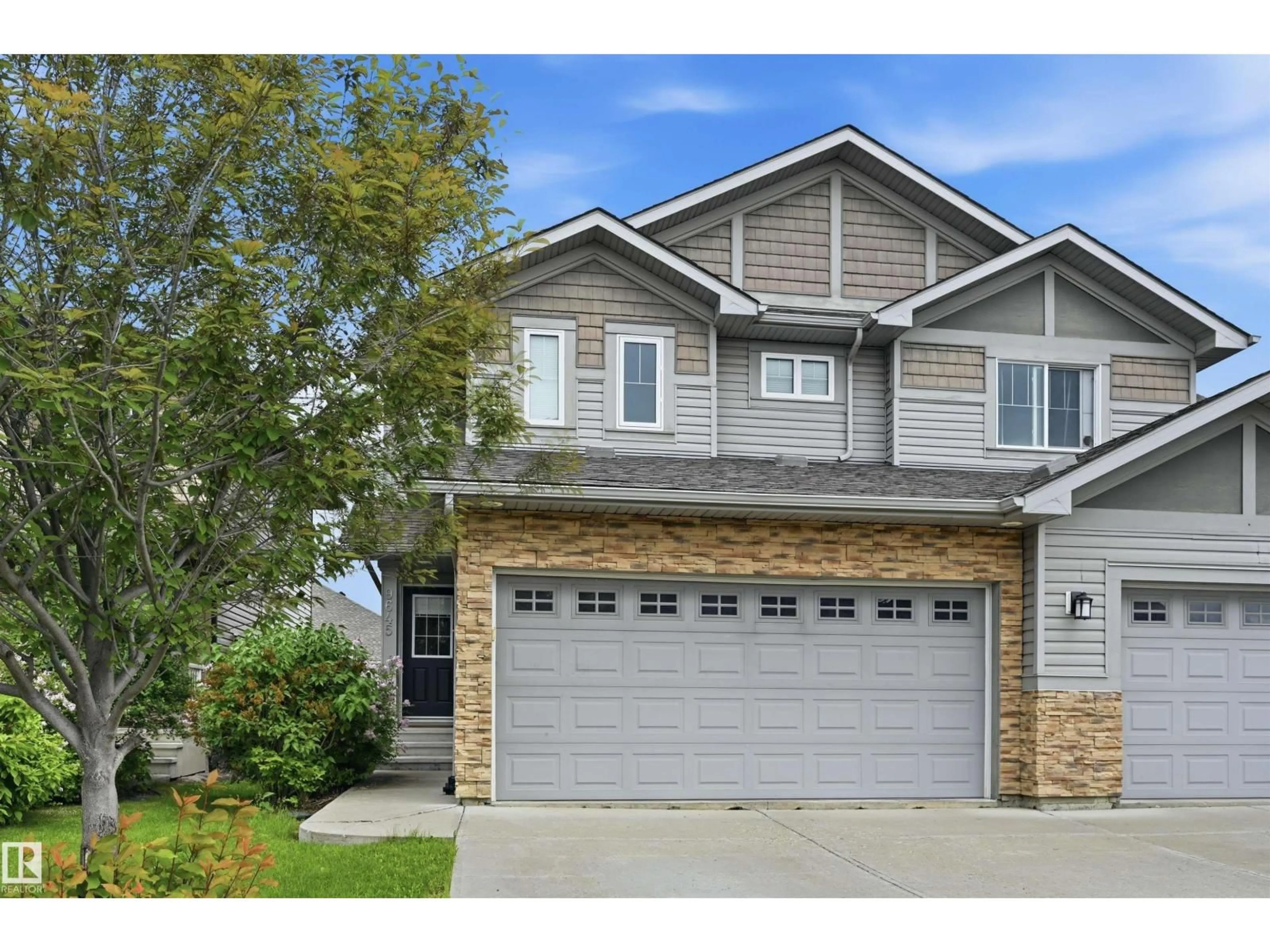 Home with vinyl exterior material, street for 9645 SIMPSON PL, Edmonton Alberta T6R0T8