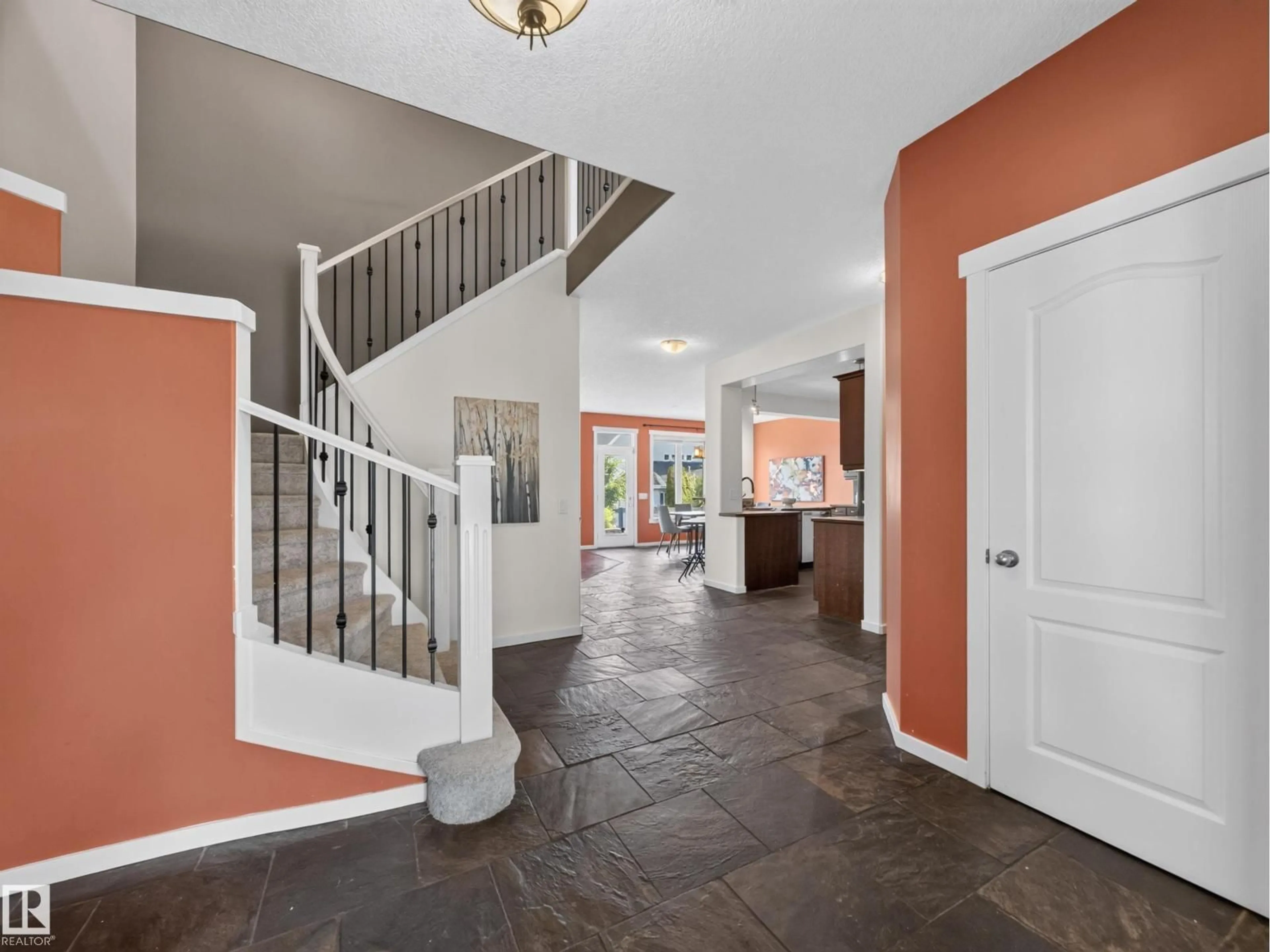 Indoor foyer for SW - 205 SHEPPARD CO, Edmonton Alberta T6X1B3