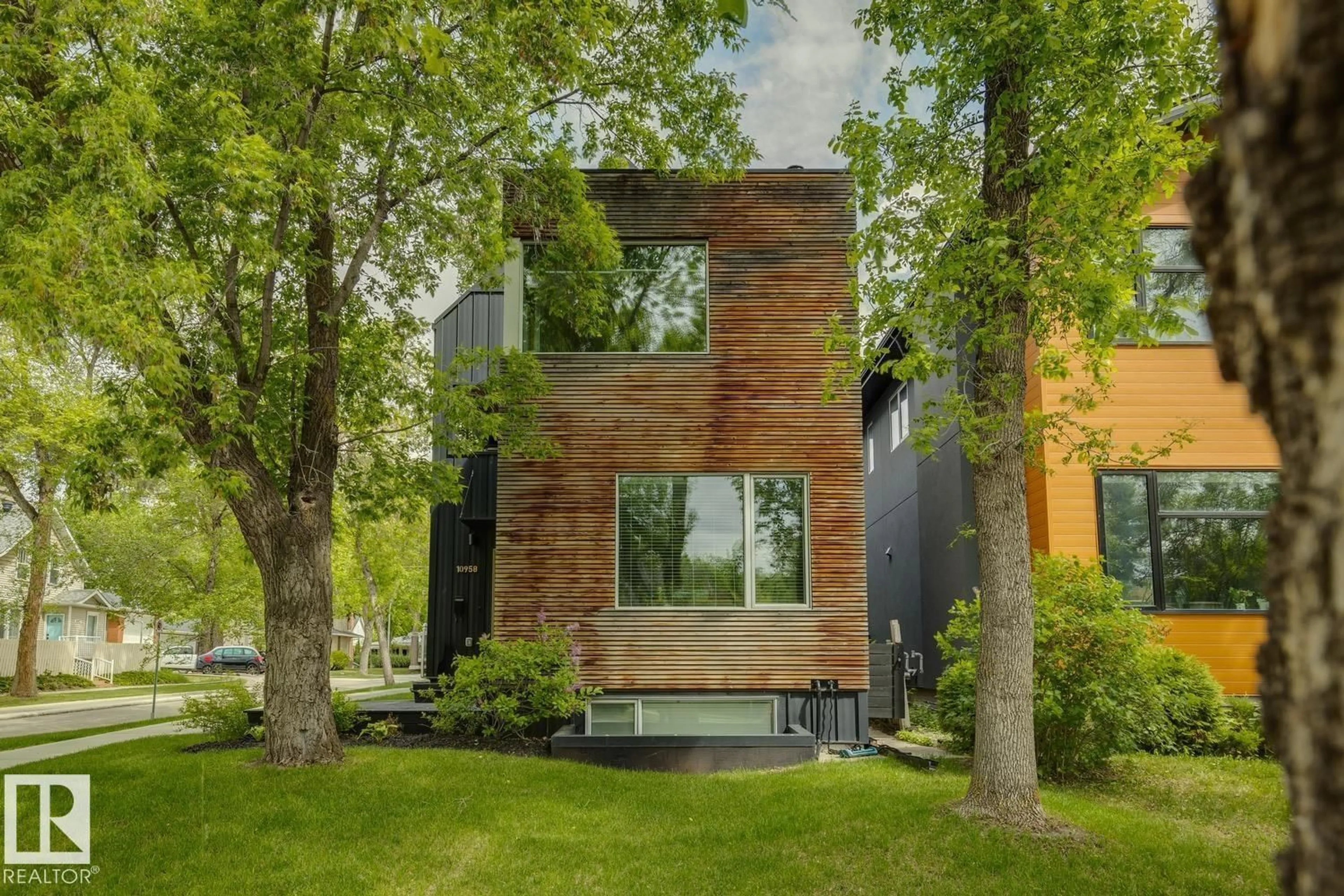 Home with brick exterior material, building for 10958 80 AV, Edmonton Alberta T6G0R1