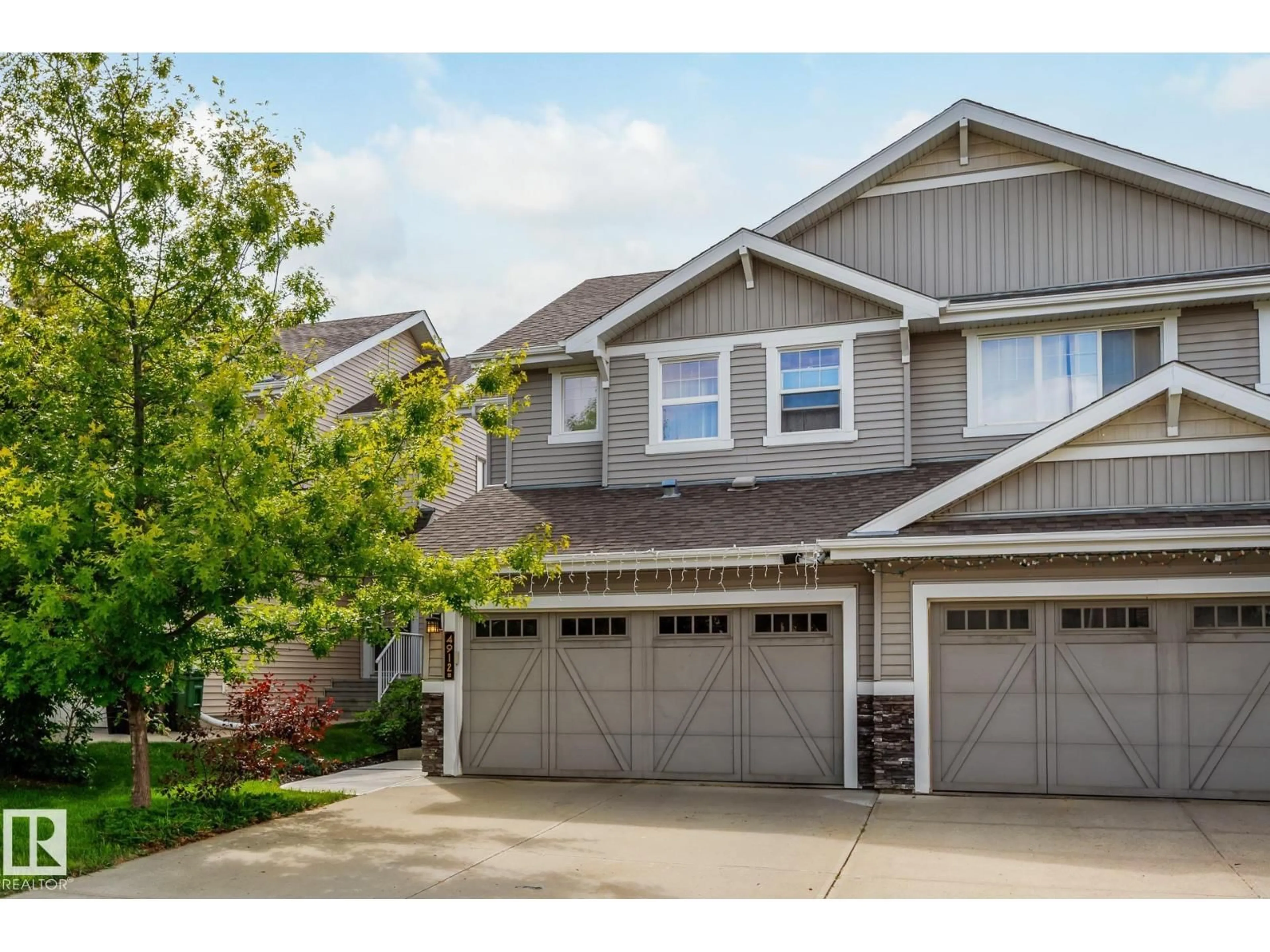 Home with vinyl exterior material, street for 4912 213 ST, Edmonton Alberta T6M0G6