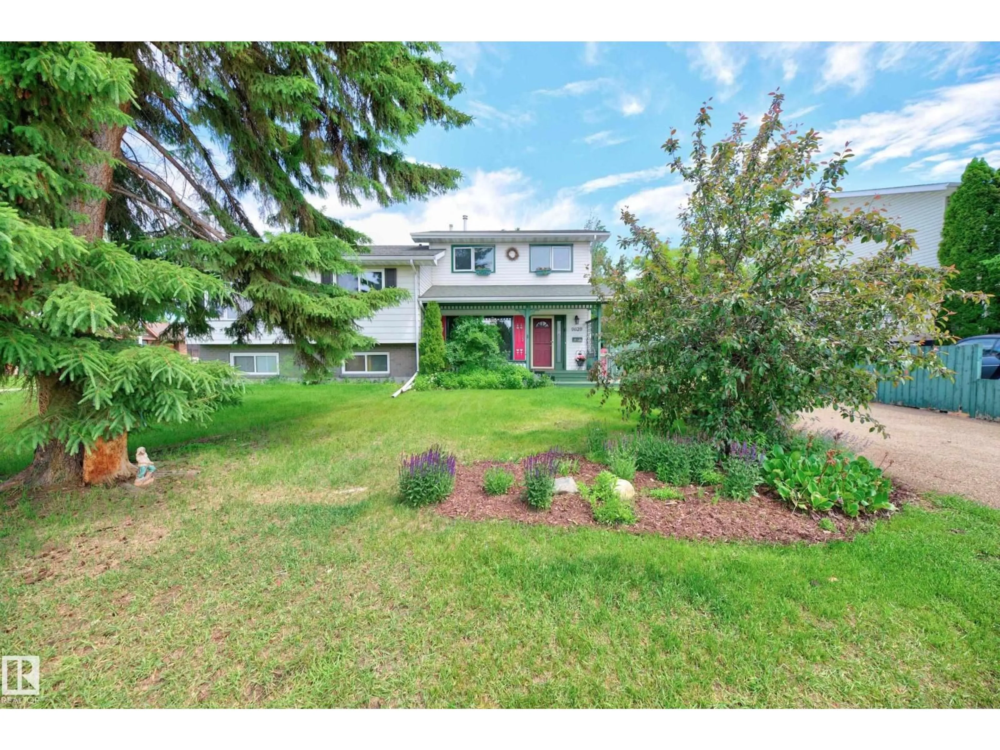 A pic from outside/outdoor area/front of a property/back of a property/a pic from drone, street for 9629 81 ST, Fort Saskatchewan Alberta T8L3C7
