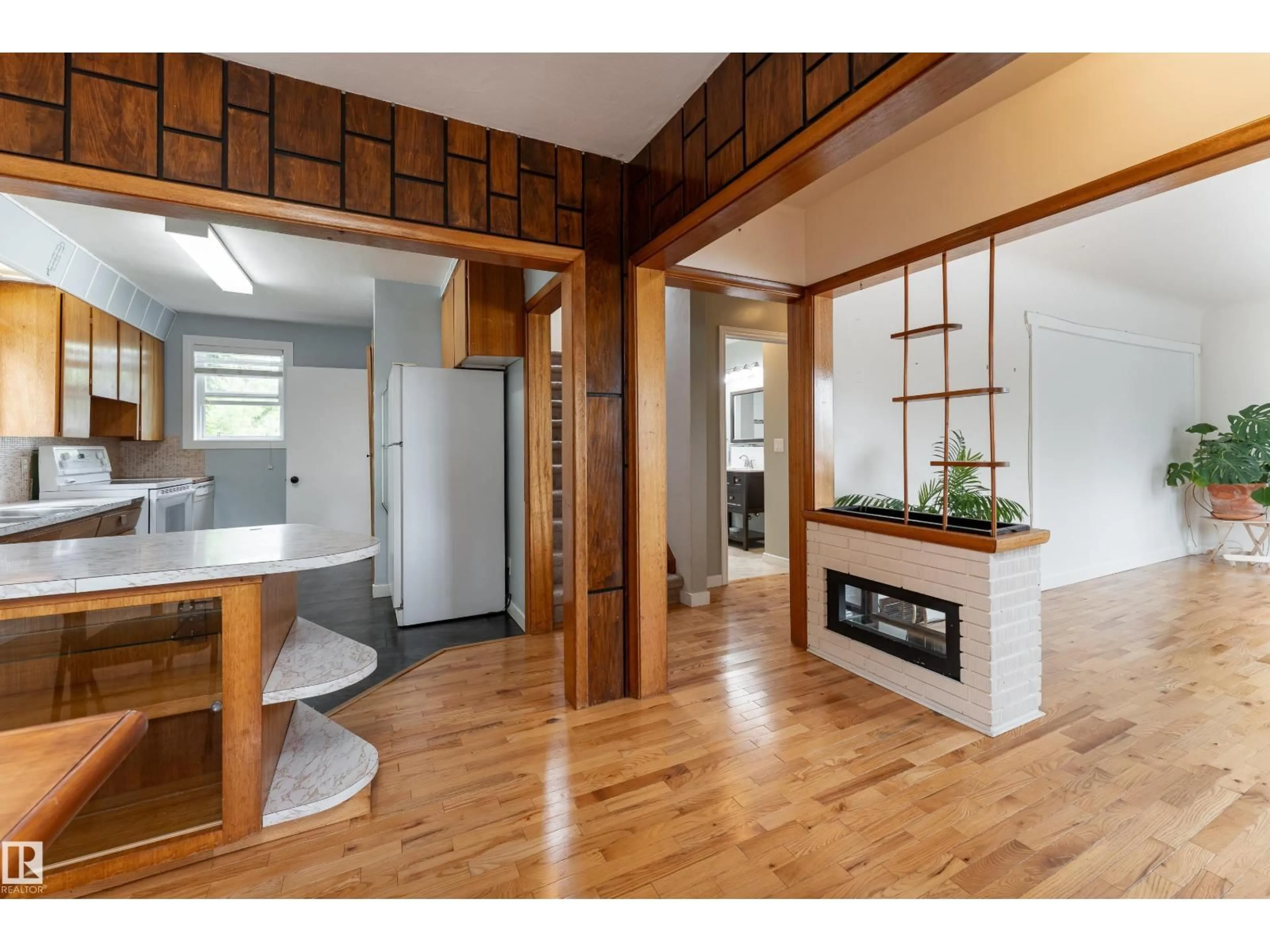 Indoor entryway for 7528 82 AVE, Edmonton Alberta T6C0X9