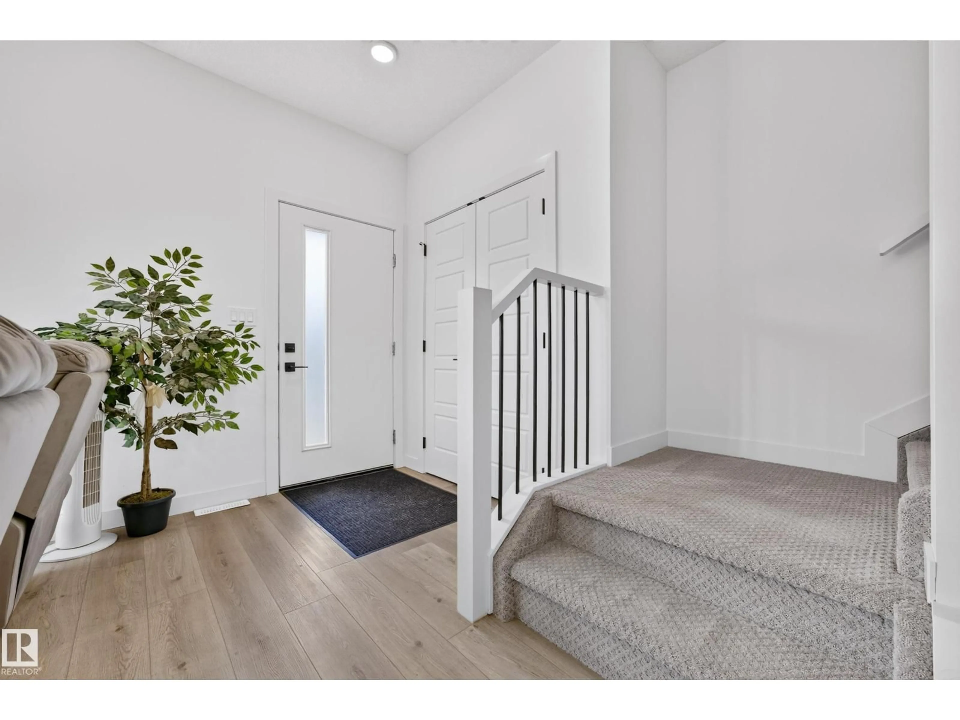 Indoor entryway for 104 KIDD CR, Leduc Alberta T9E1N6