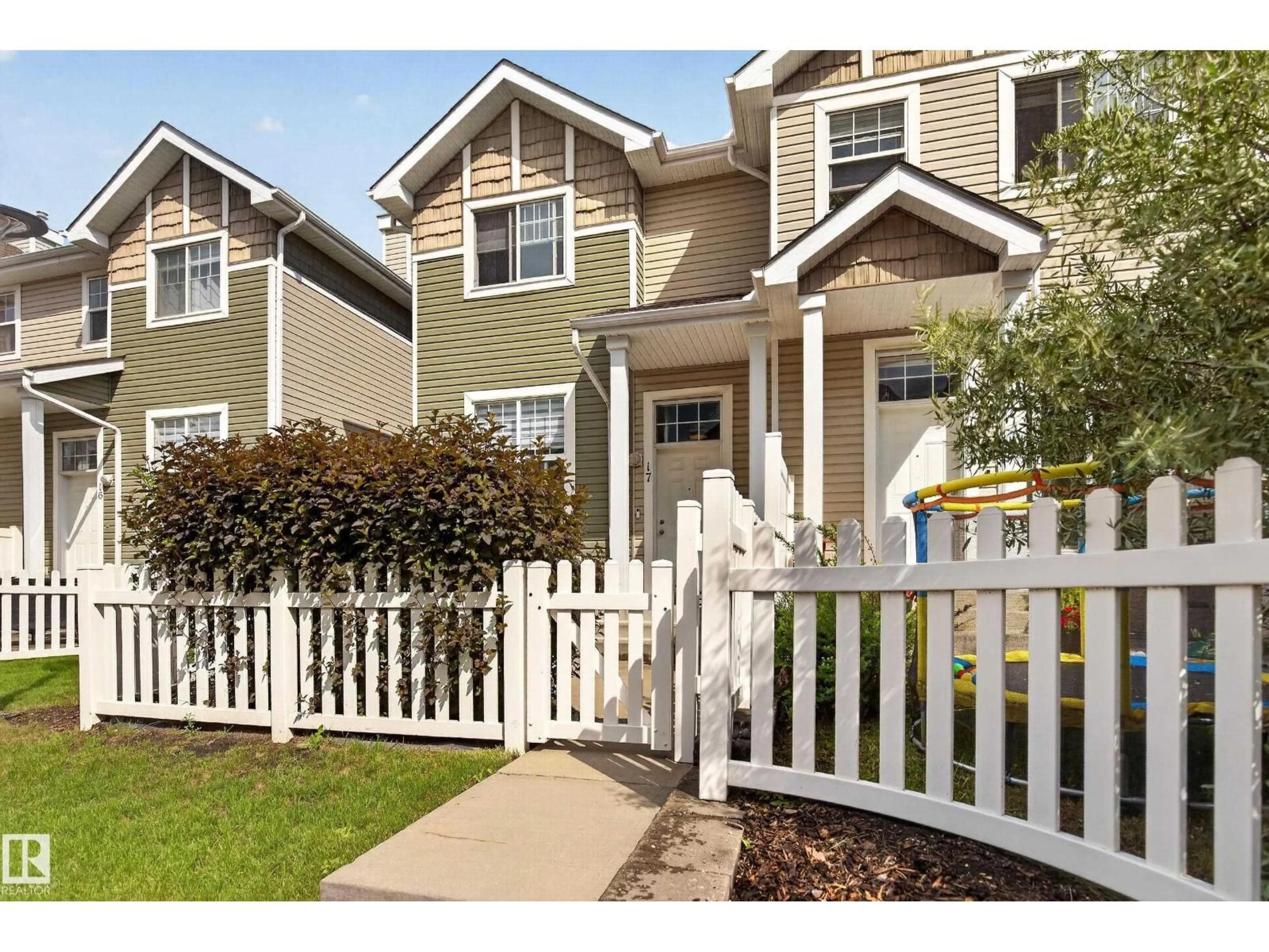 Home with vinyl exterior material, street for 17 - 5604 199 ST NW, Edmonton Alberta T6M2Z9