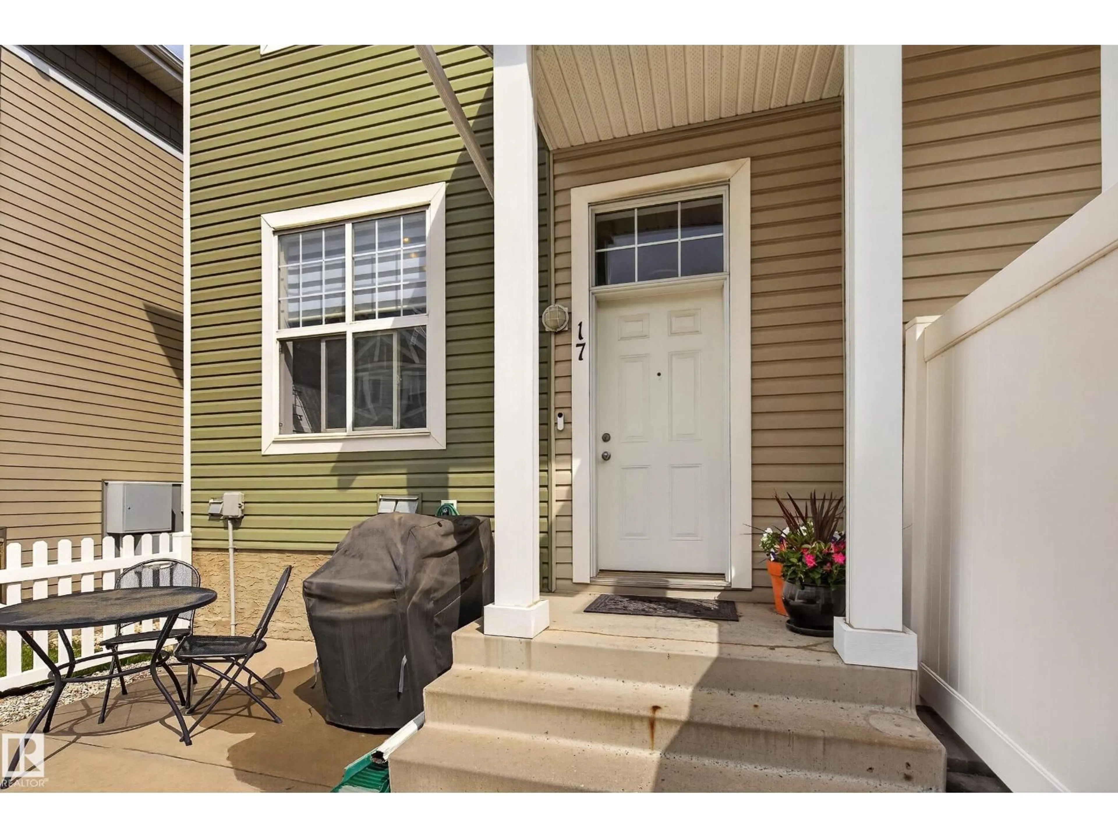 Indoor entryway for 17 - 5604 199 ST NW, Edmonton Alberta T6M2Z9
