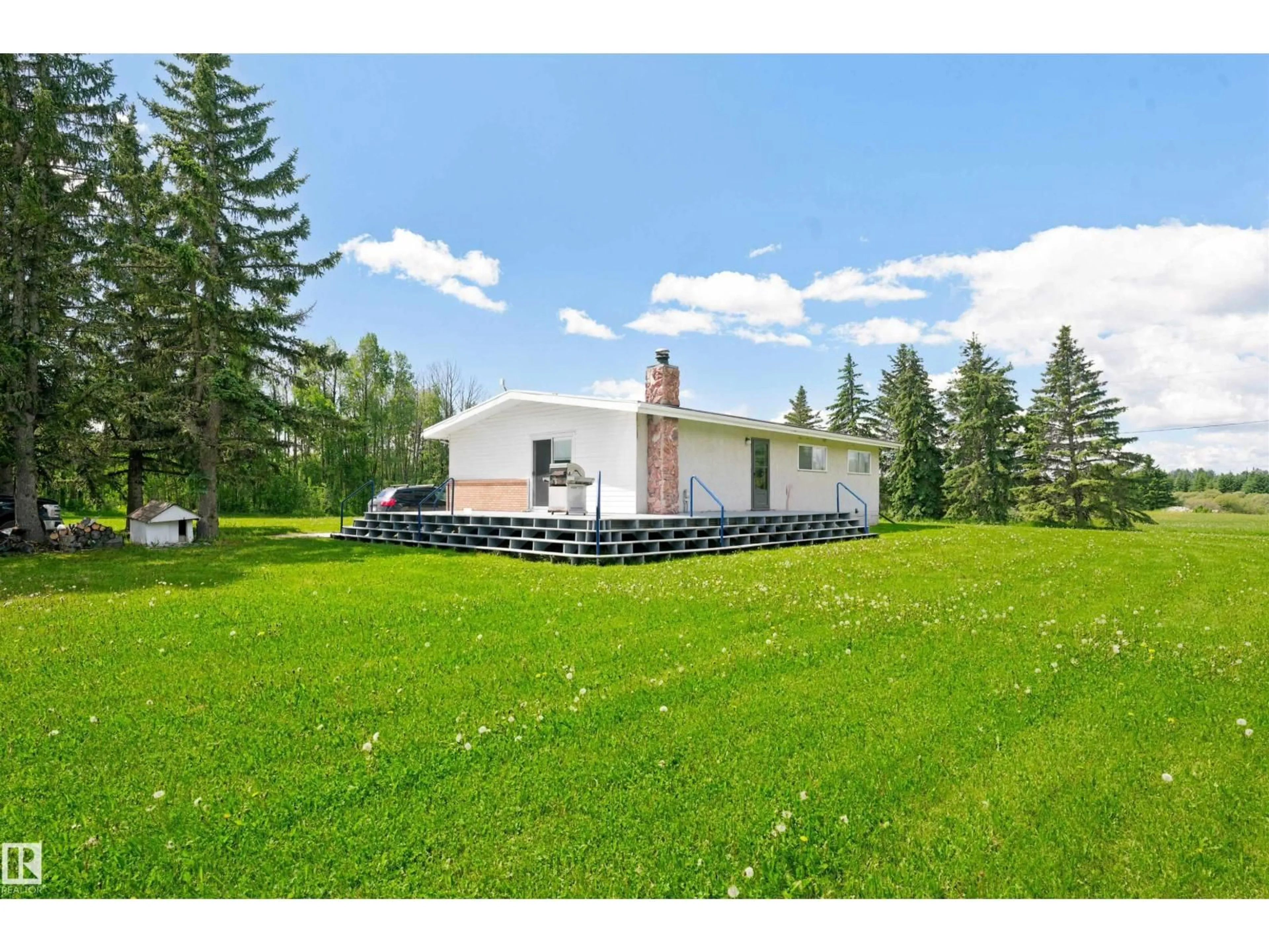 A pic from outside/outdoor area/front of a property/back of a property/a pic from drone, unknown for 53416 RR 100, Rural Yellowhead Alberta T0E2M0