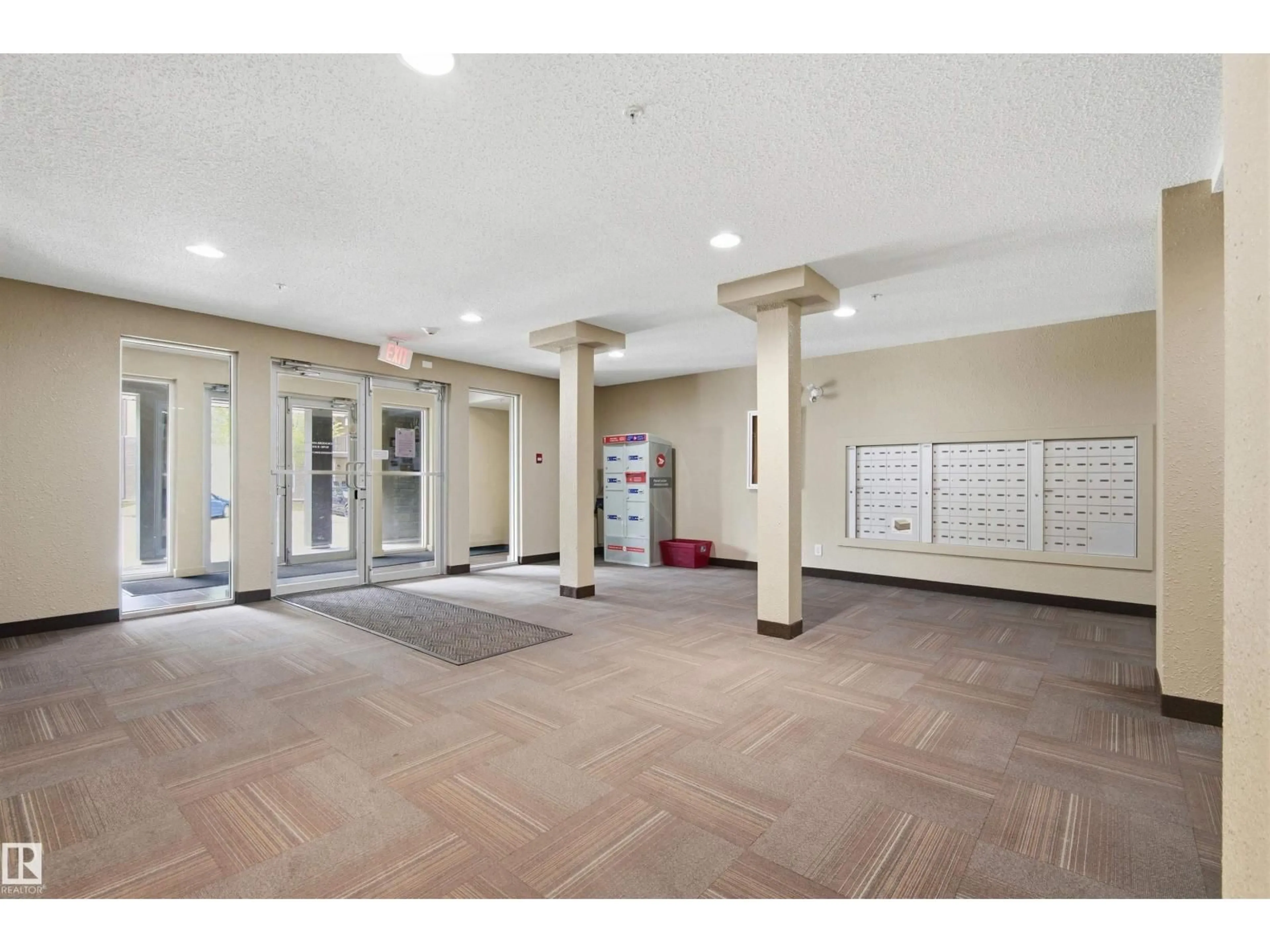 Indoor foyer for 534 - 120 WATT BV, Edmonton Alberta T6X1P7