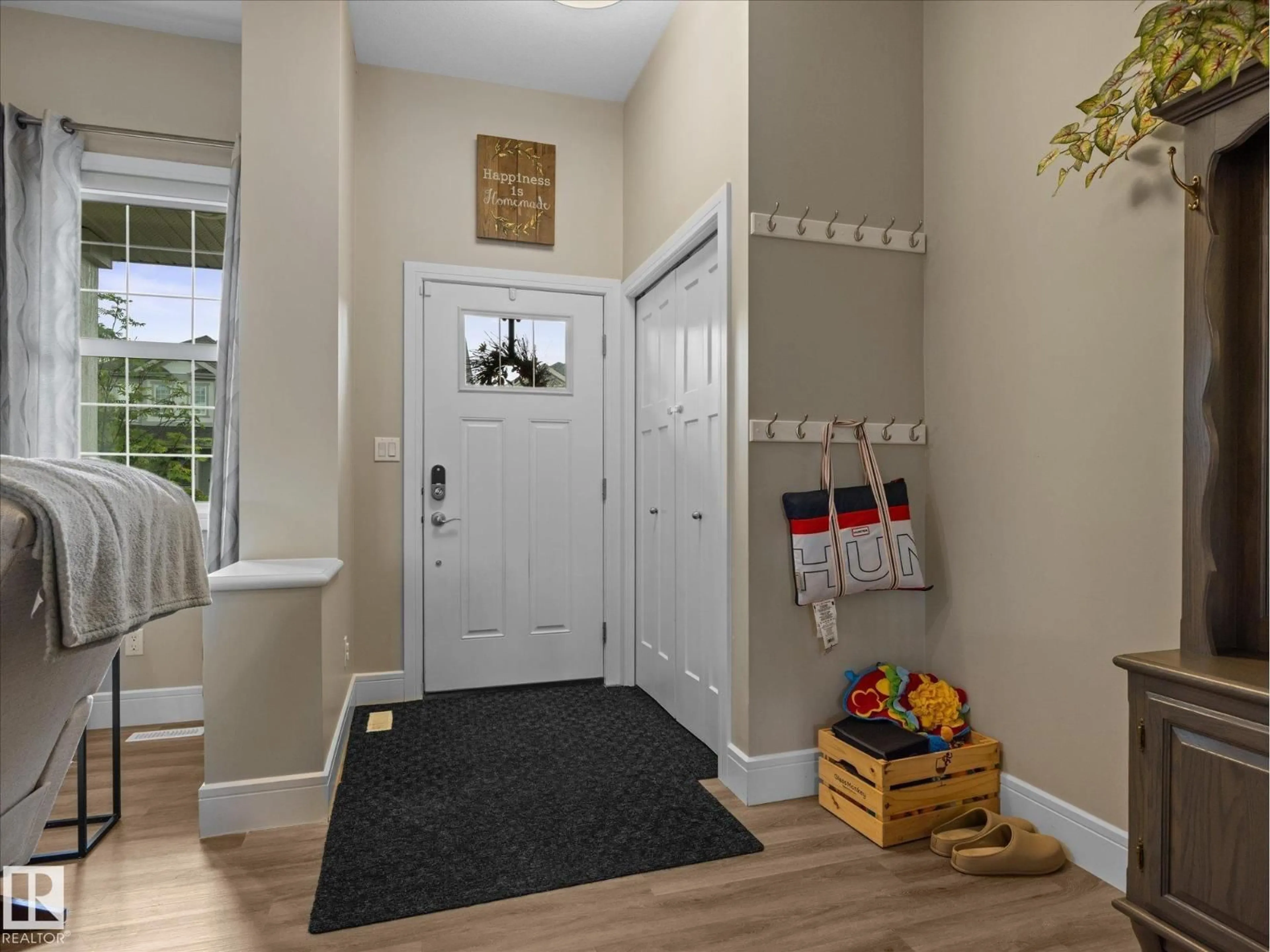 Indoor entryway for 4036 CHAPPELLE GR, Edmonton Alberta T6W4B3