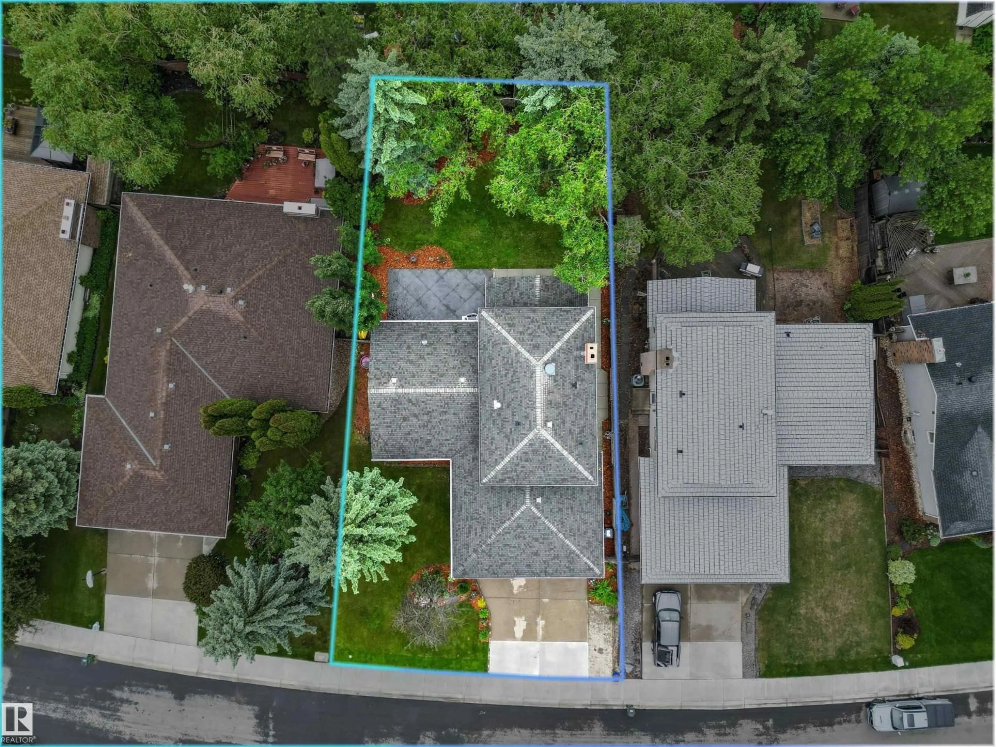 A pic from outside/outdoor area/front of a property/back of a property/a pic from drone, street for 155 GARIEPY CR, Edmonton Alberta T6M1B5