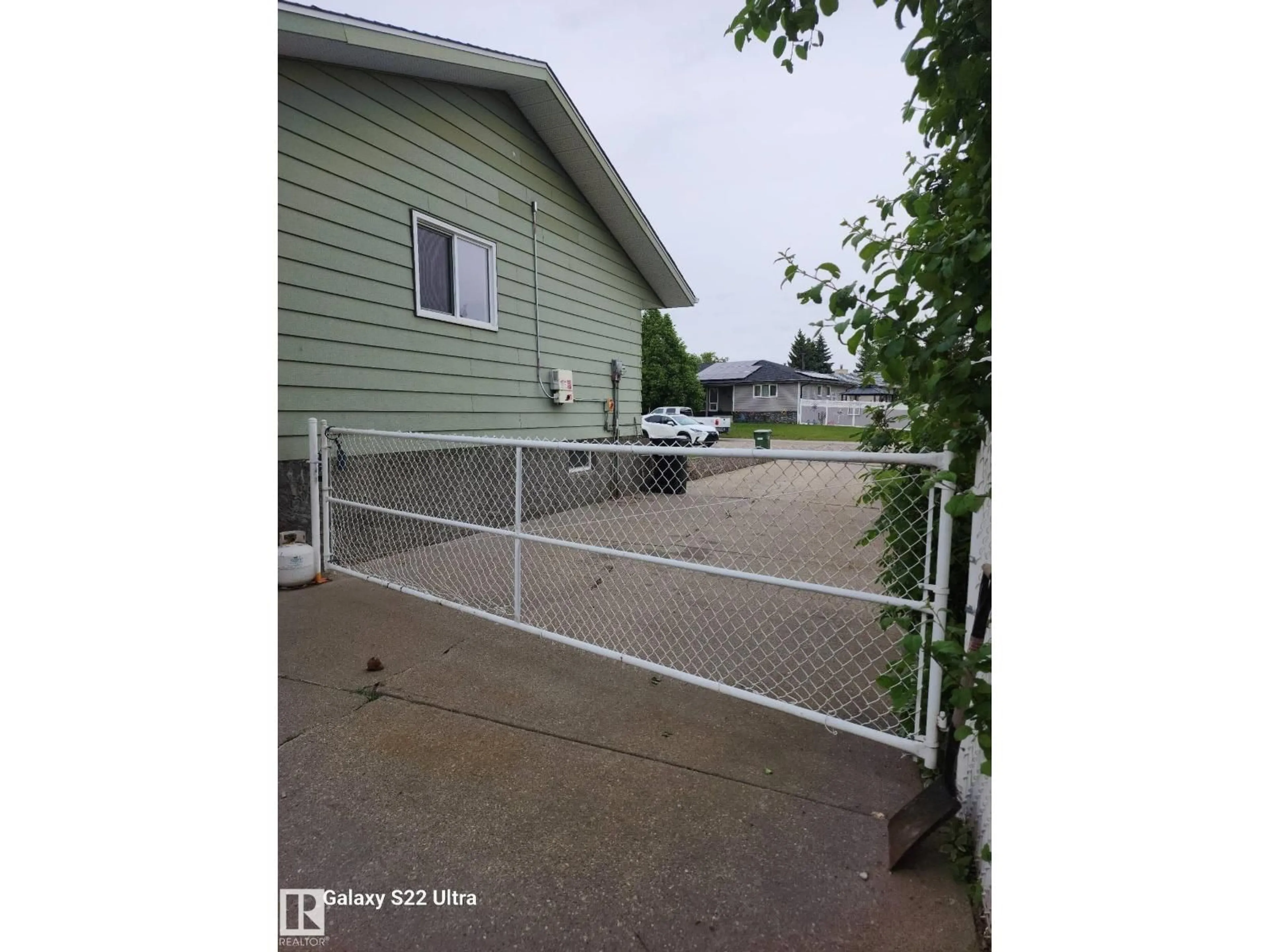 Patio, street for 4203 42 AV, Leduc Alberta T9E4S2