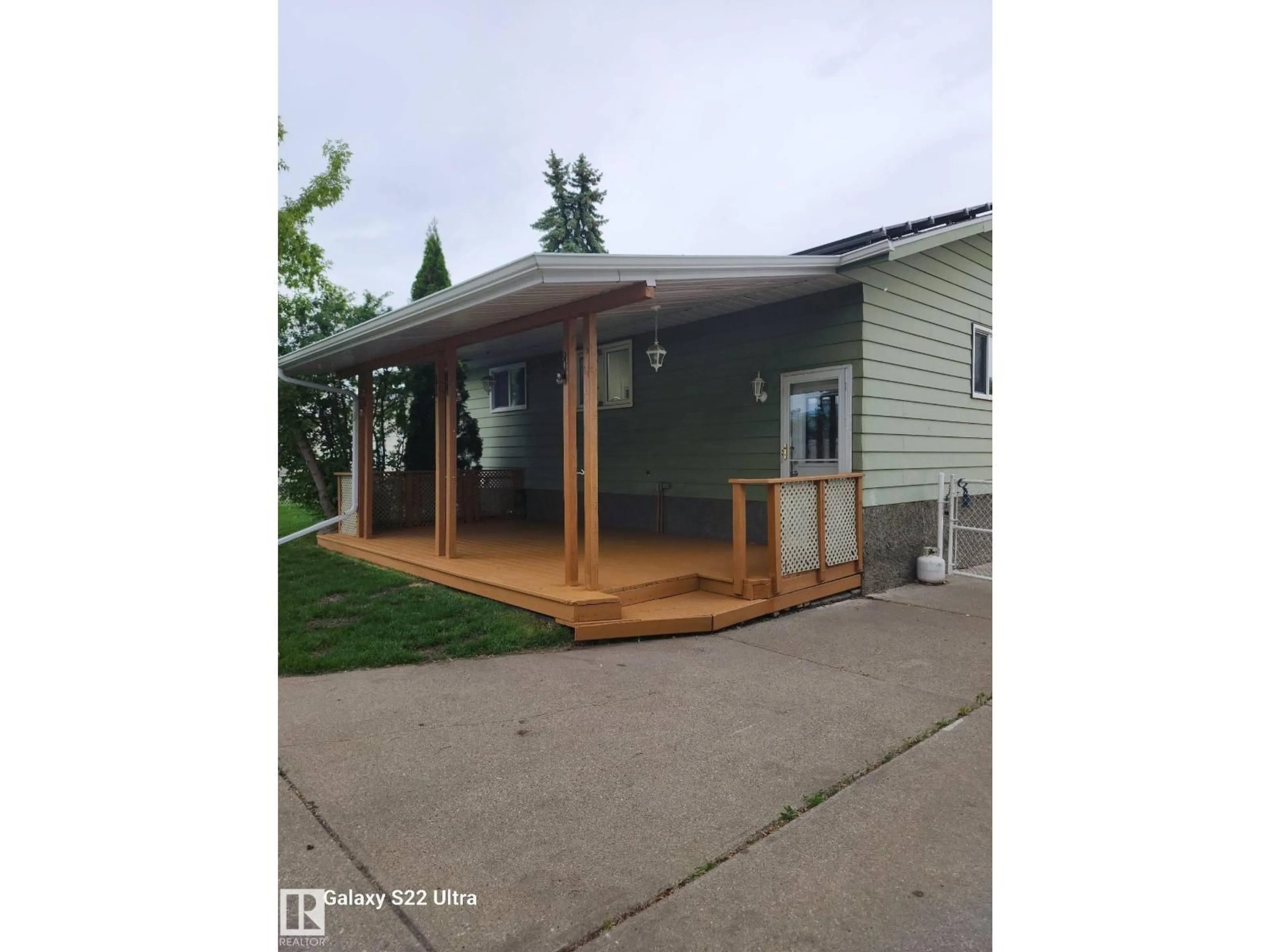 Home with vinyl exterior material, street for 4203 42 AV, Leduc Alberta T9E4S2