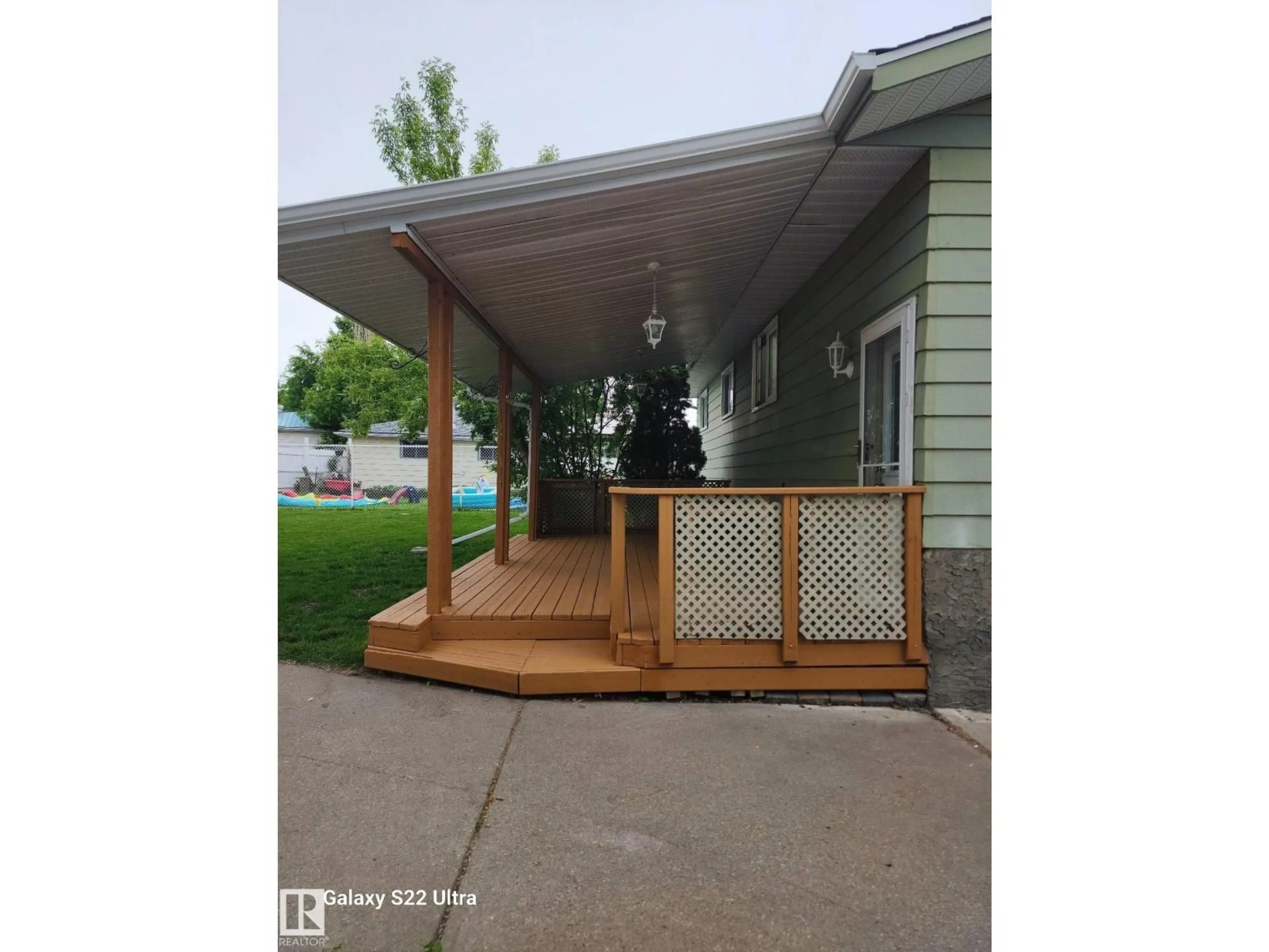 Patio, street for 4203 42 AV, Leduc Alberta T9E4S2