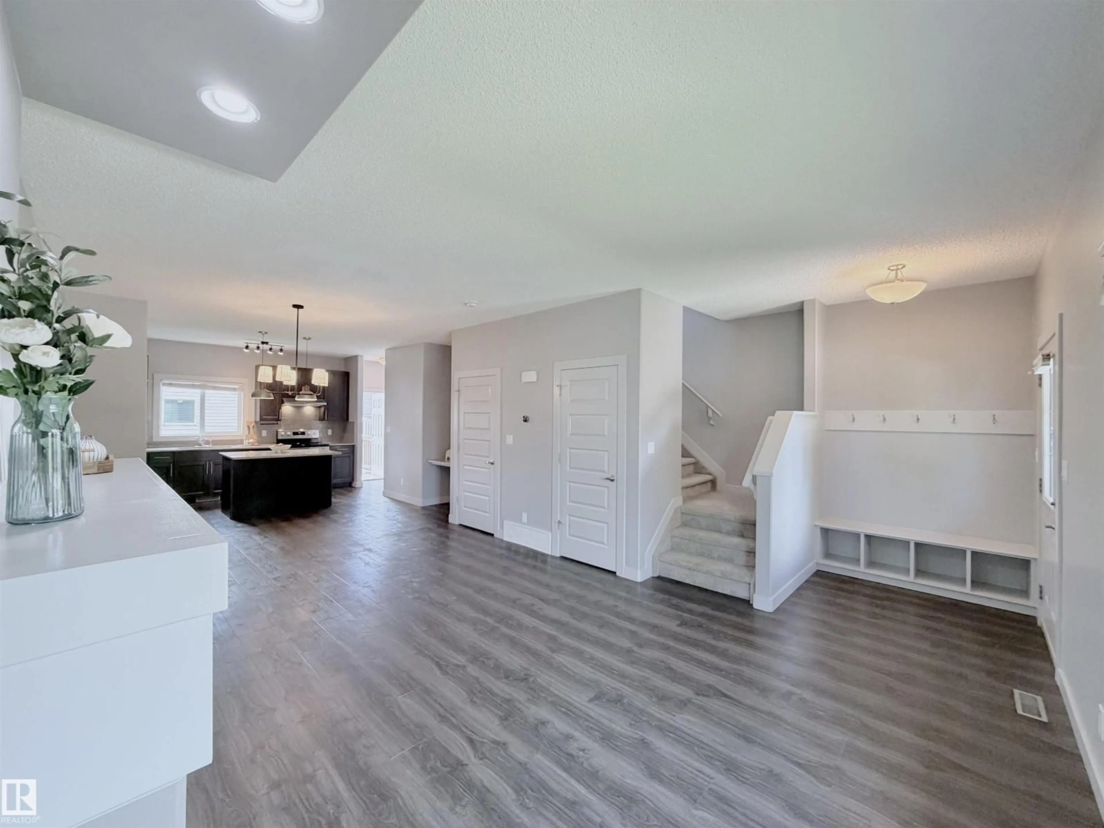 Open concept kitchen, unknown for SW - 6925 CARDINAL WD, Edmonton Alberta T6W2Y3