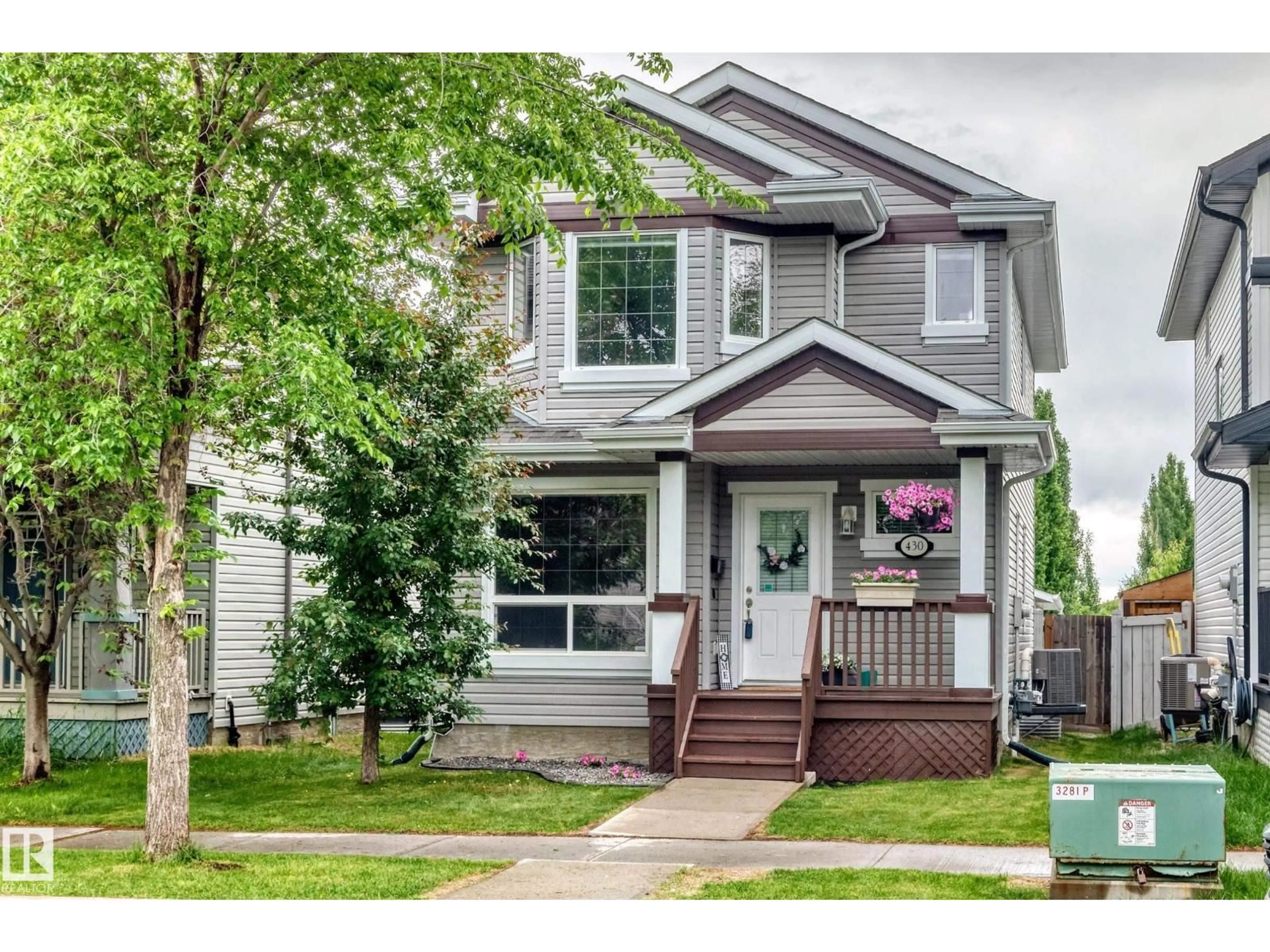 Home with vinyl exterior material, street for 430 HEMINGWAY RD, Edmonton Alberta T6M0J8