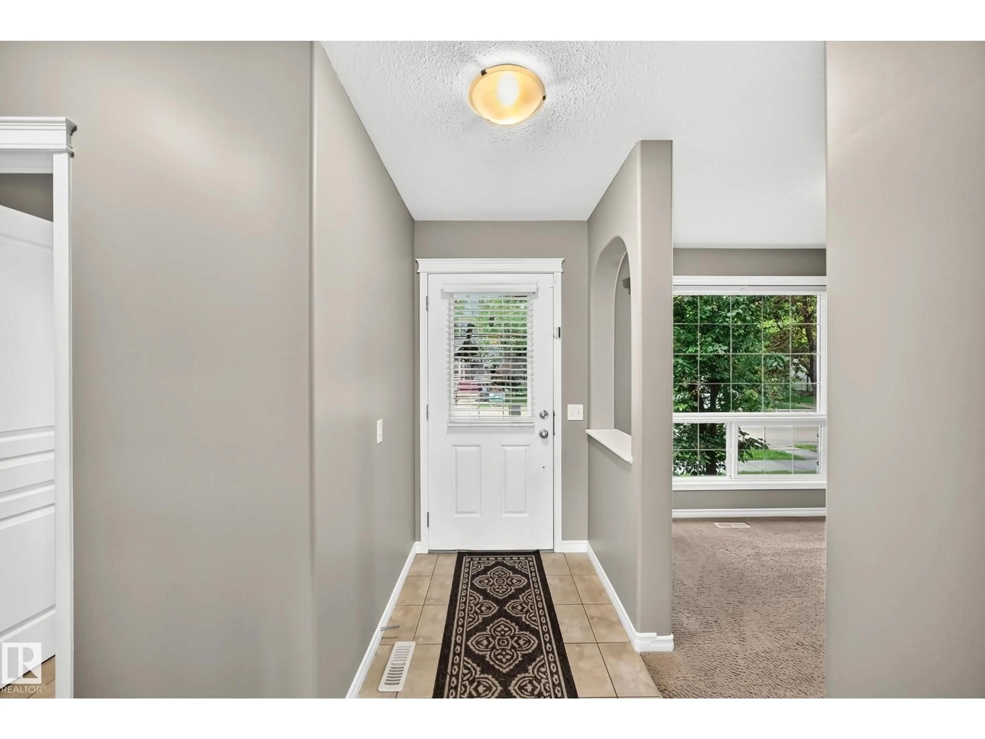 Indoor entryway for 430 HEMINGWAY RD, Edmonton Alberta T6M0J8