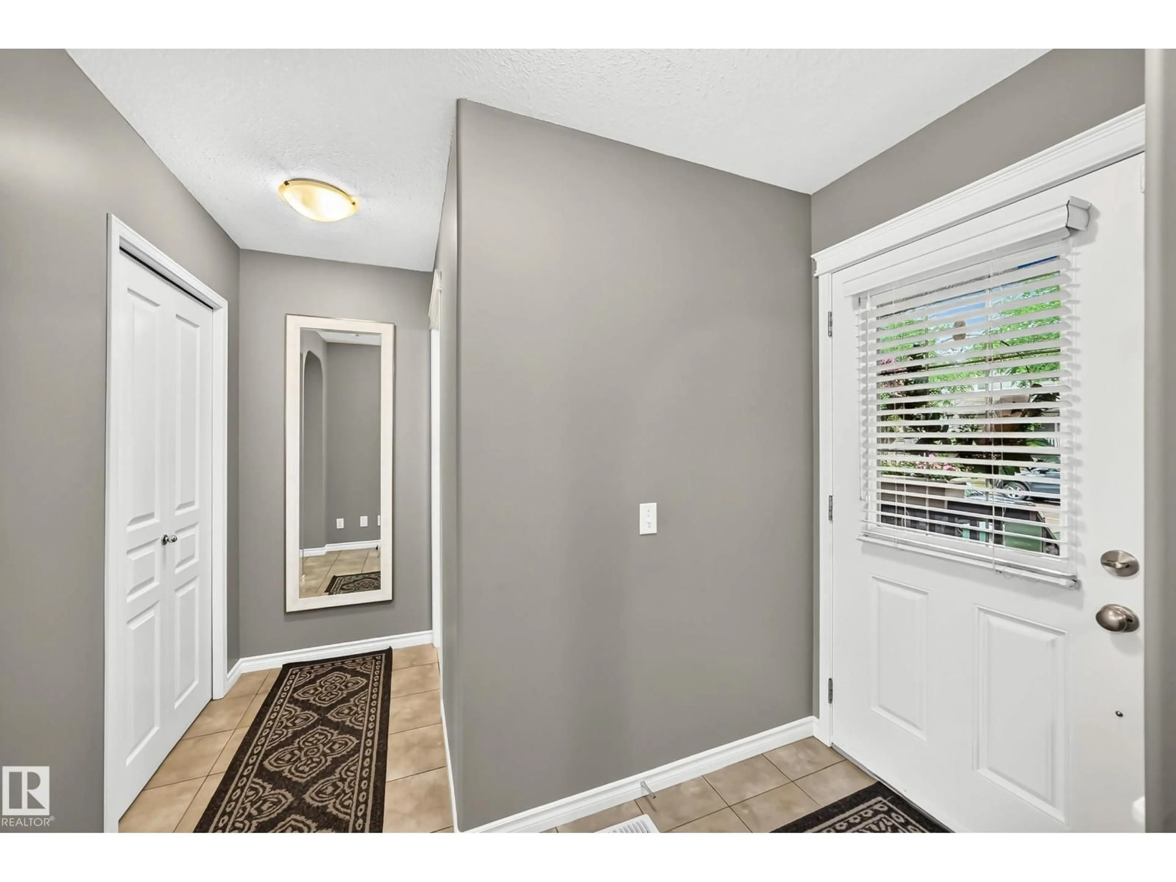 Indoor entryway for 430 HEMINGWAY RD, Edmonton Alberta T6M0J8