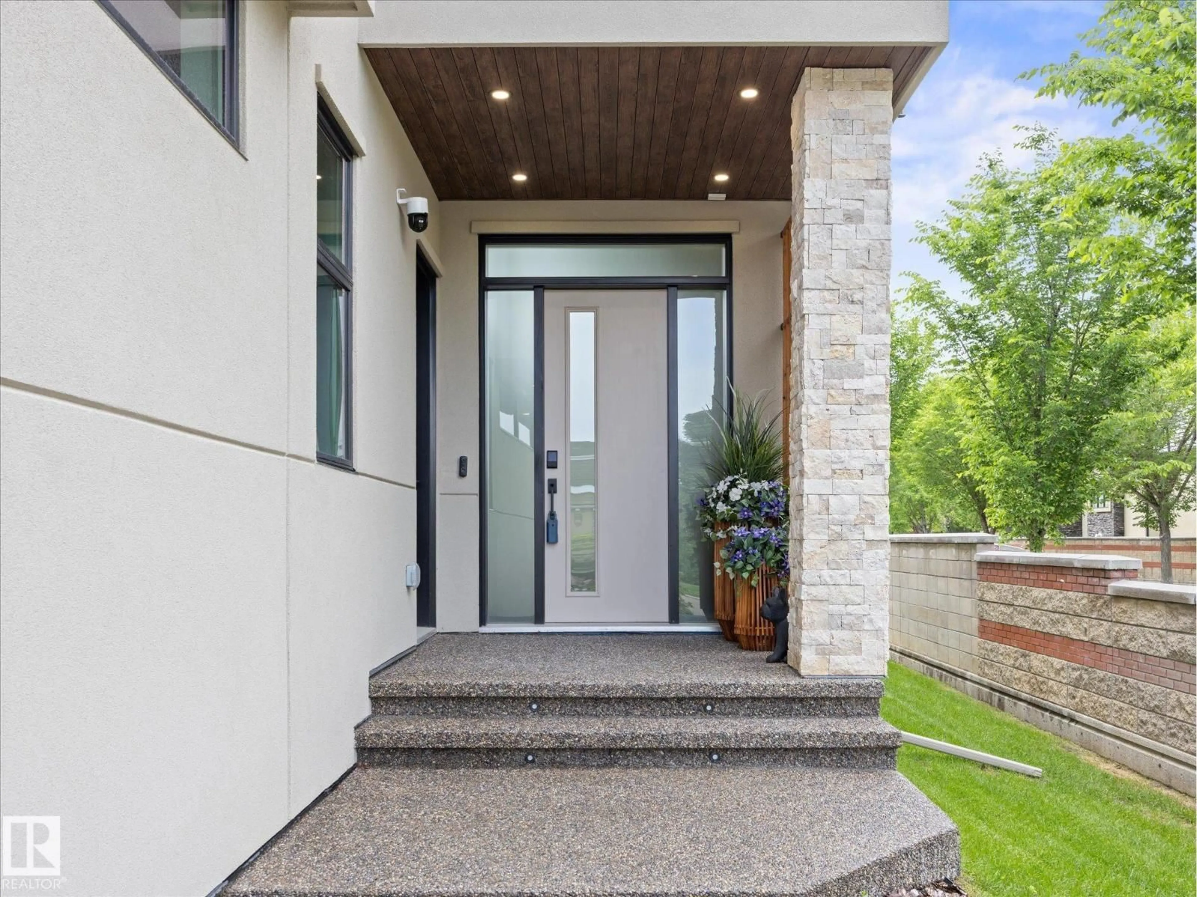 Indoor entryway for 2503 CAMERON RAVINE LANDING LD NW, Edmonton Alberta T6M0L3