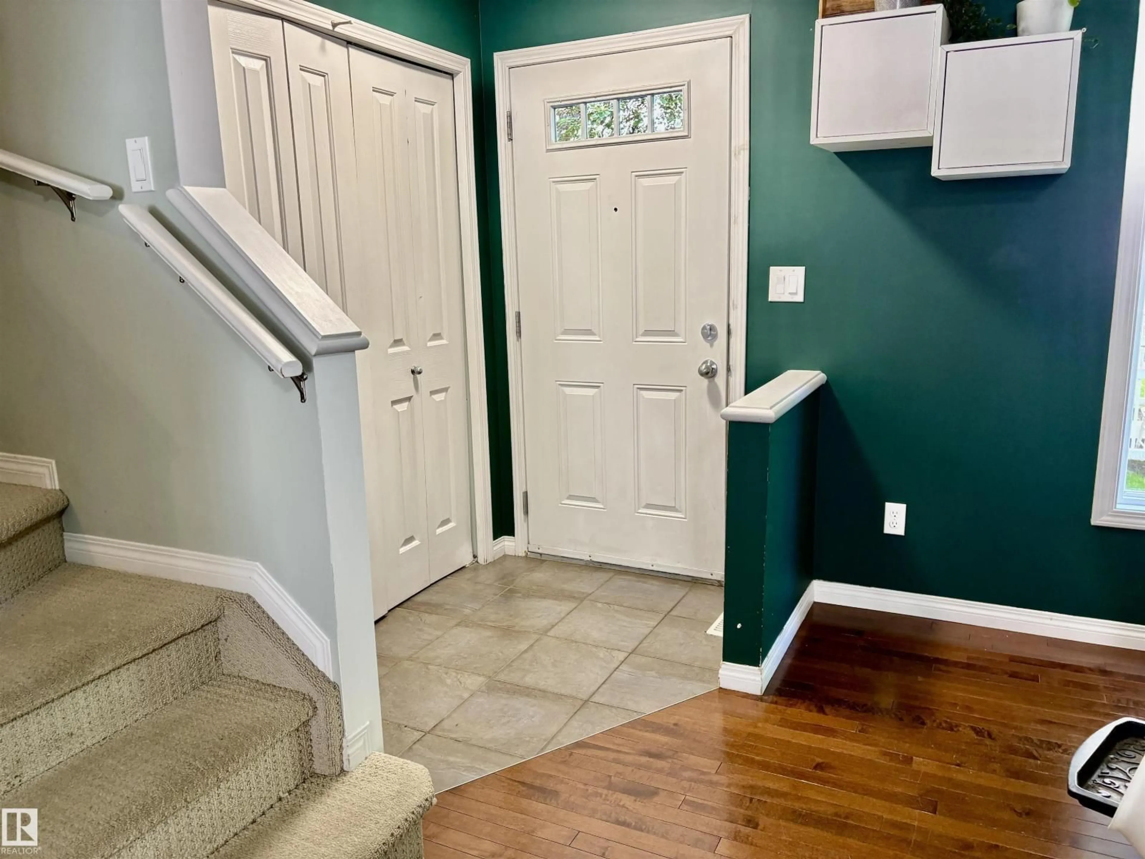 Indoor entryway for 184 - 1804 70 ST, Edmonton Alberta T6X0H4