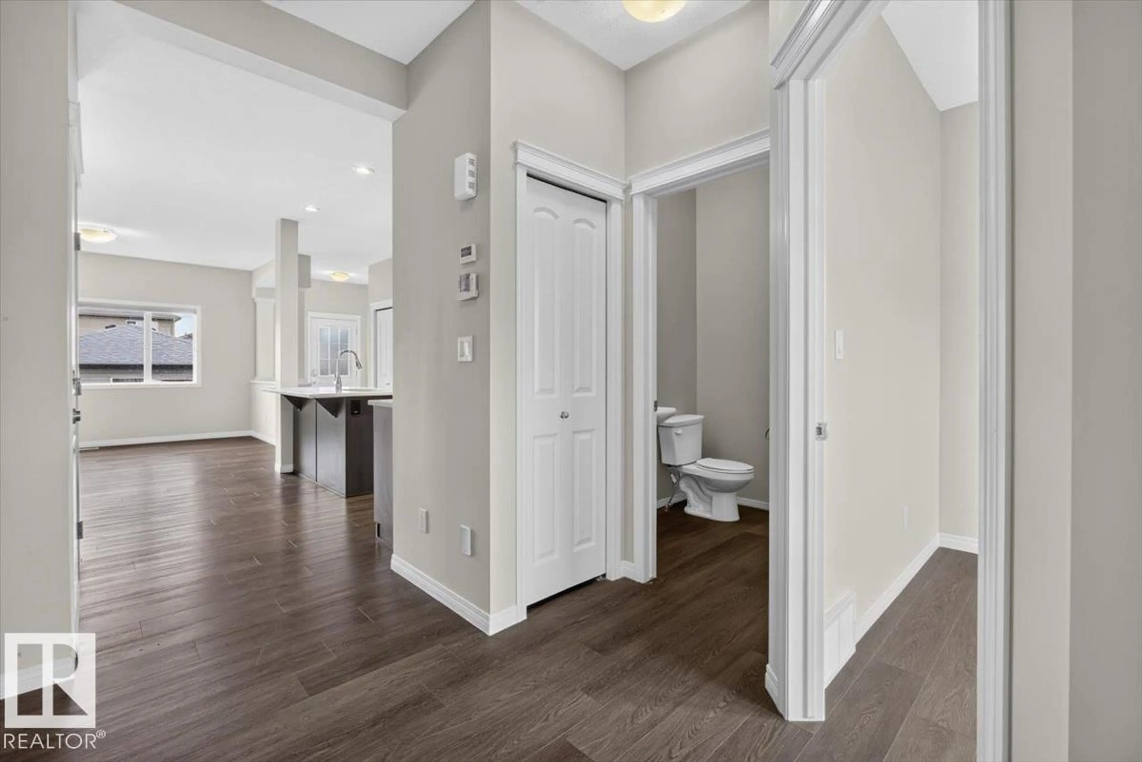 Indoor entryway for 2144 51 ST, Edmonton Alberta T6X2W1