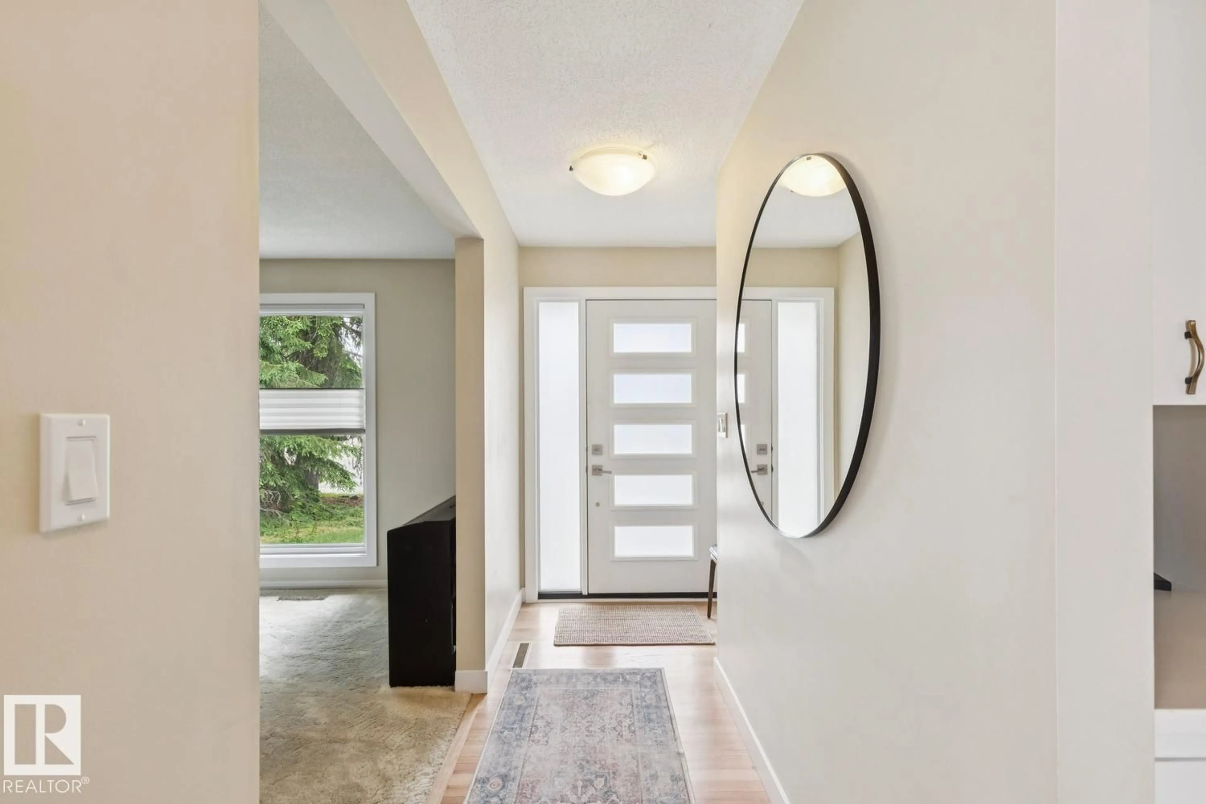 Indoor entryway for NW - 3607 118 ST, Edmonton Alberta T6J1W6