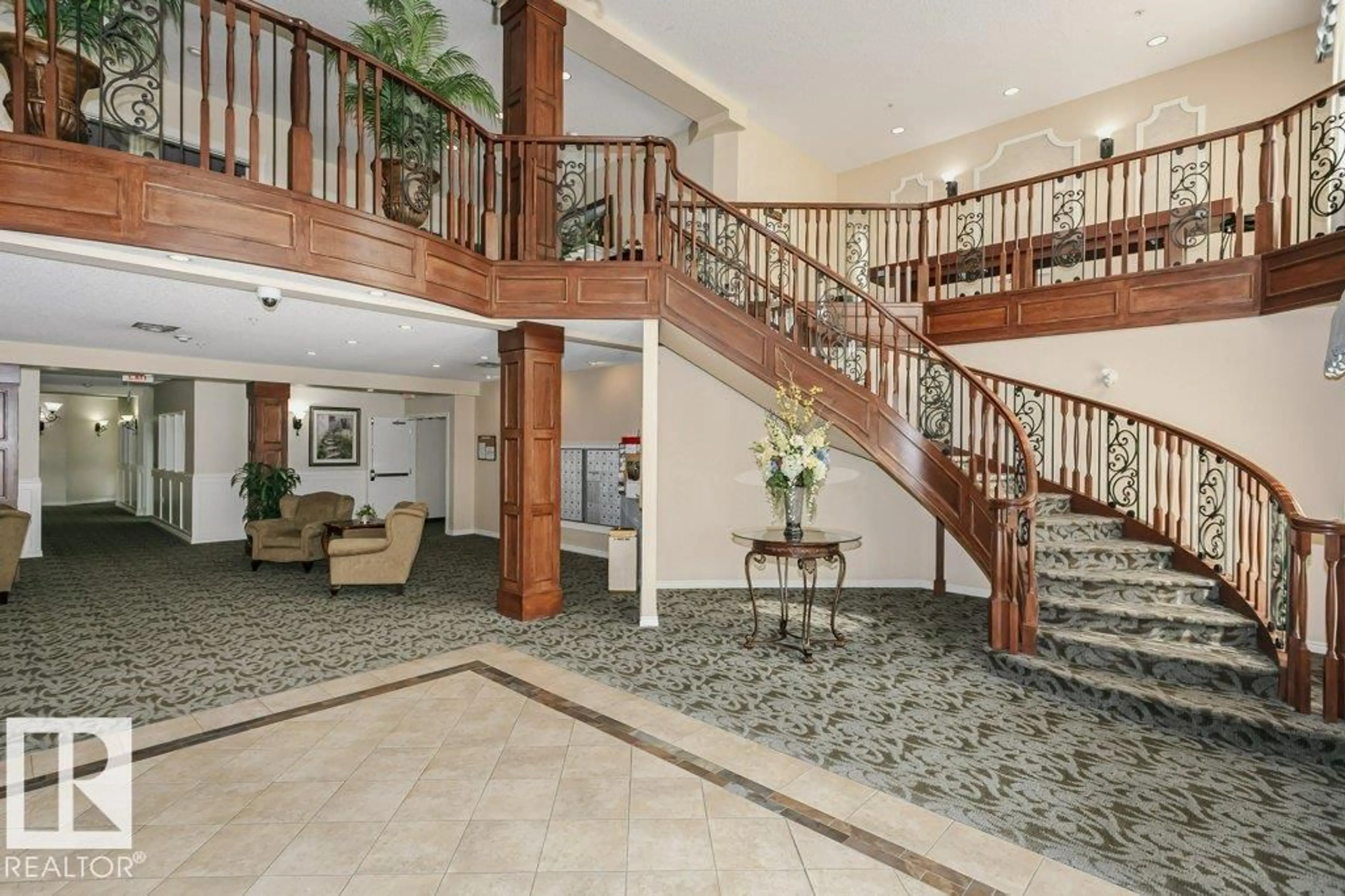Indoor foyer for #404 - 9820 165 ST, Edmonton Alberta T5B1V9