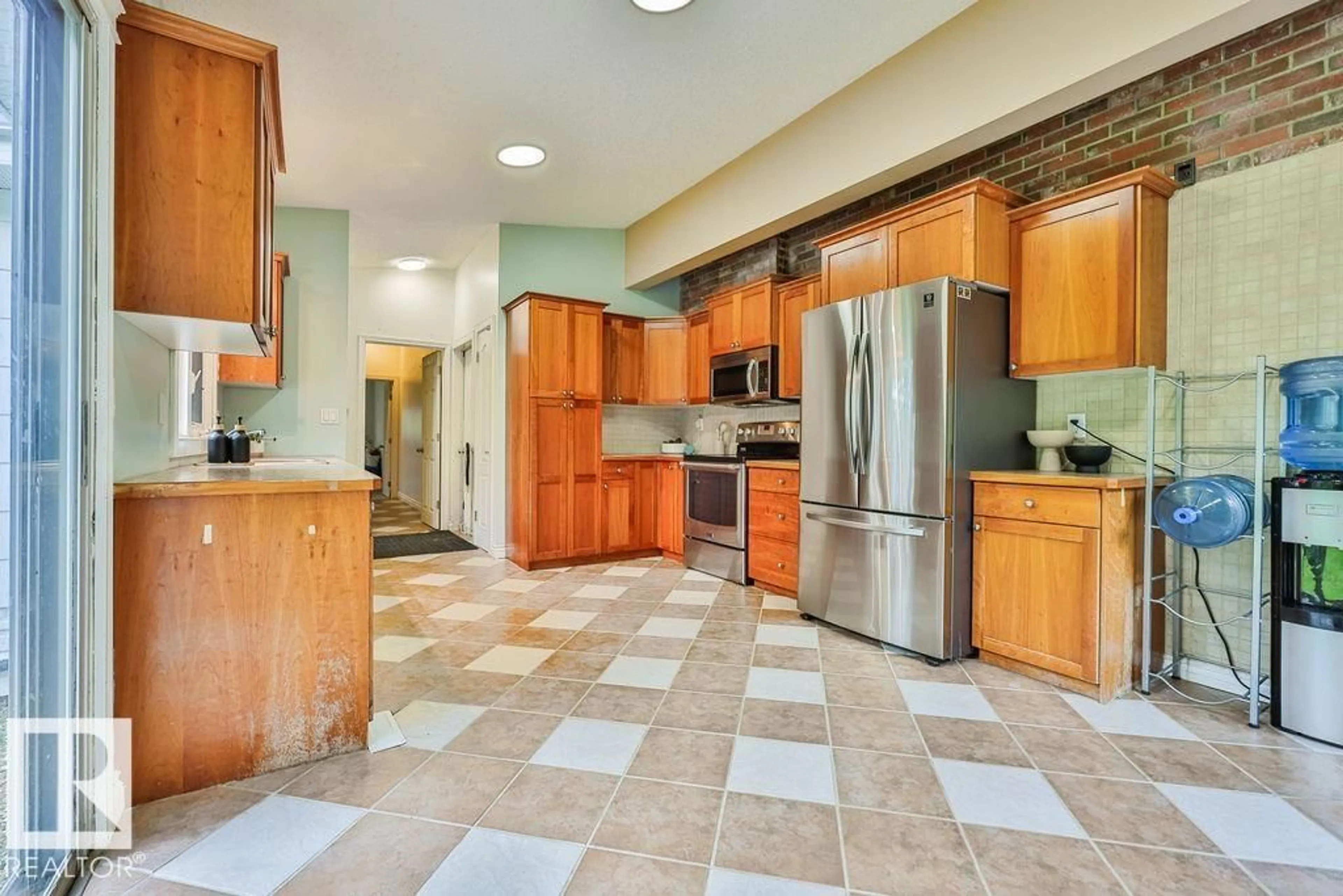 Open concept kitchen, ceramic/tile floor for 21530 WYE RD, Rural Strathcona County Alberta T8E2J2