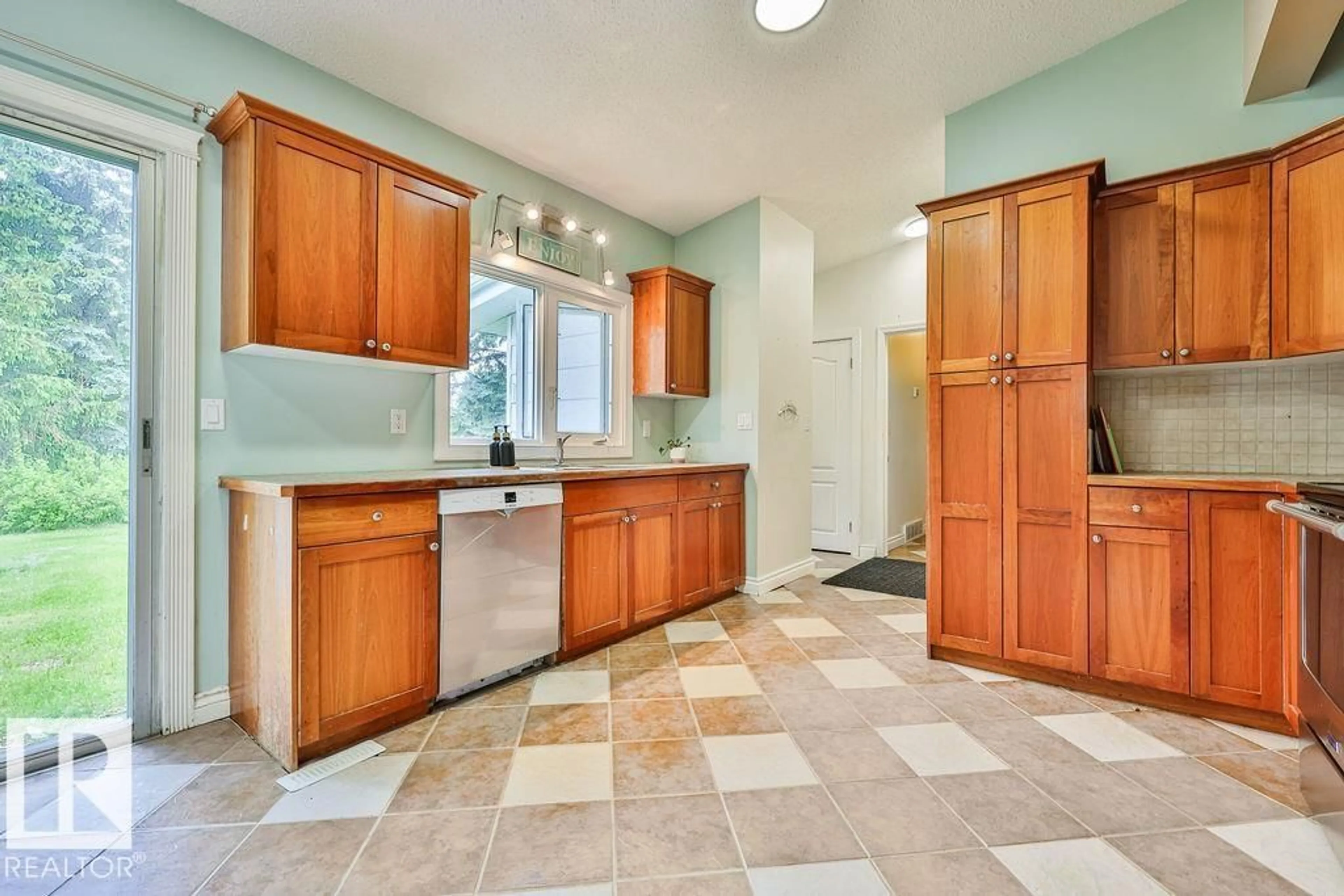 Standard kitchen, ceramic/tile floor for 21530 WYE RD, Rural Strathcona County Alberta T8E2J2