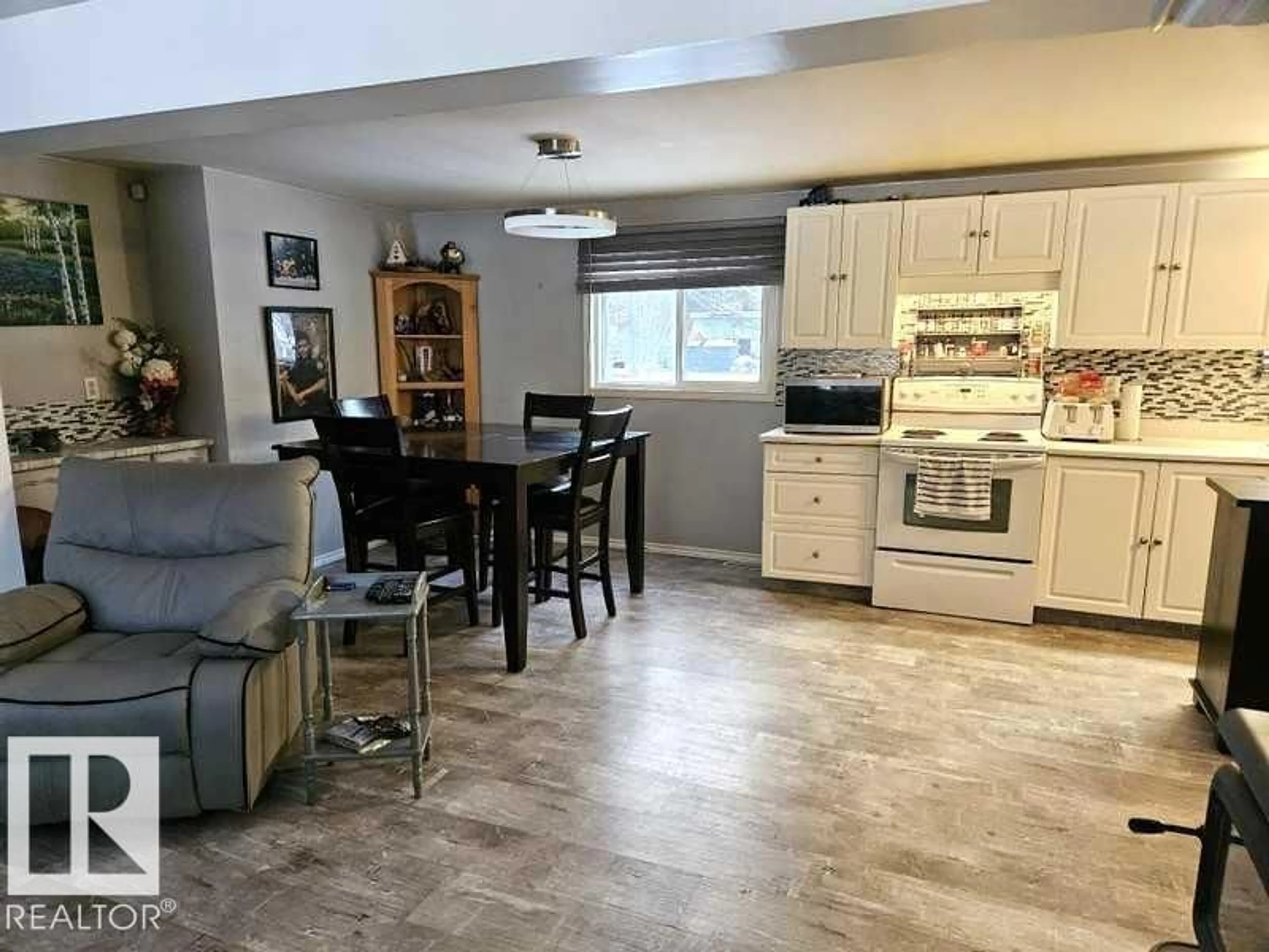 Open concept kitchen, ceramic/tile floor for 981 FOX DR, Rural Opportunity M.D. Alberta T0G2K0