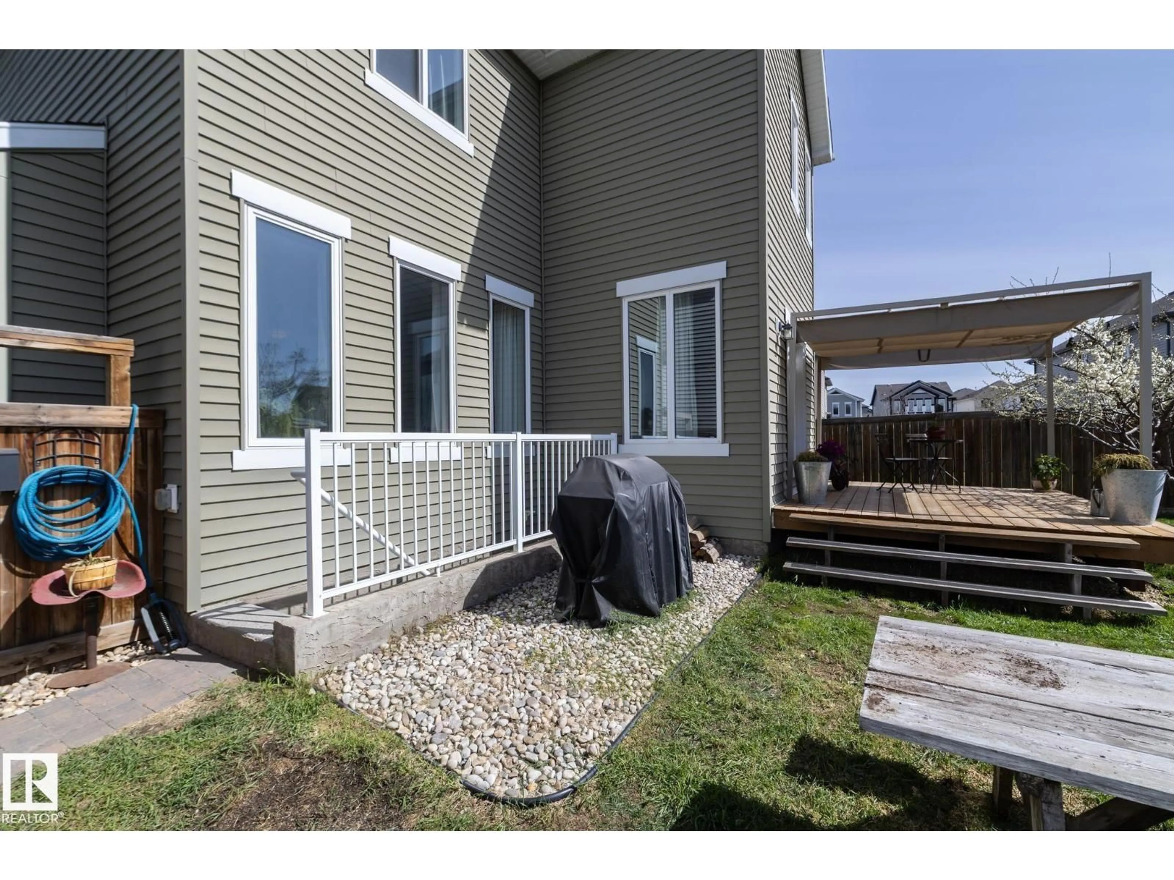 Patio, street for 5315 17 AV, Edmonton Alberta T6X1R2