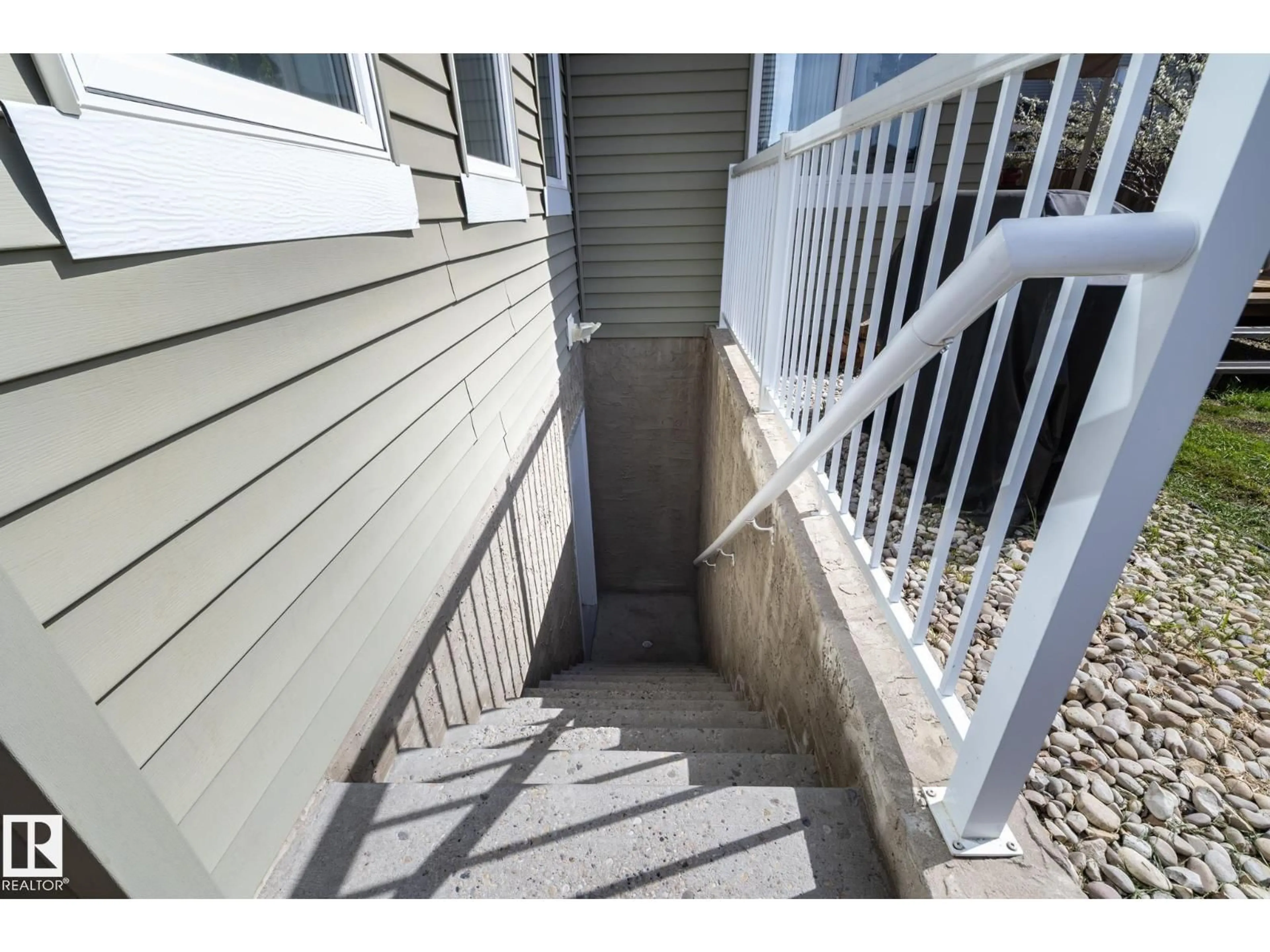 Unknown for 5315 17 AV, Edmonton Alberta T6X1R2