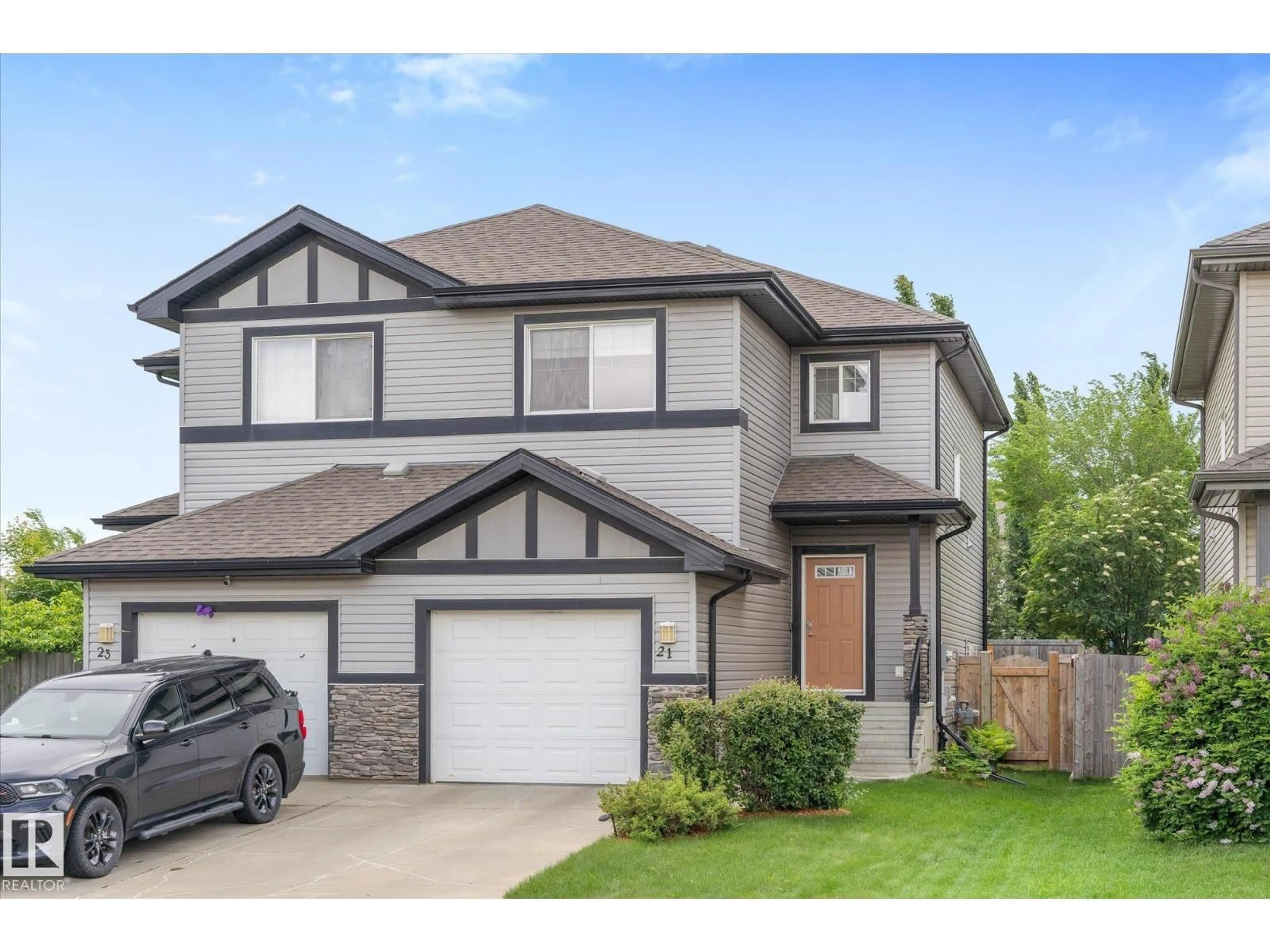 Home with vinyl exterior material, street for 21 HARTWICK CT, Spruce Grove Alberta T7X0K2