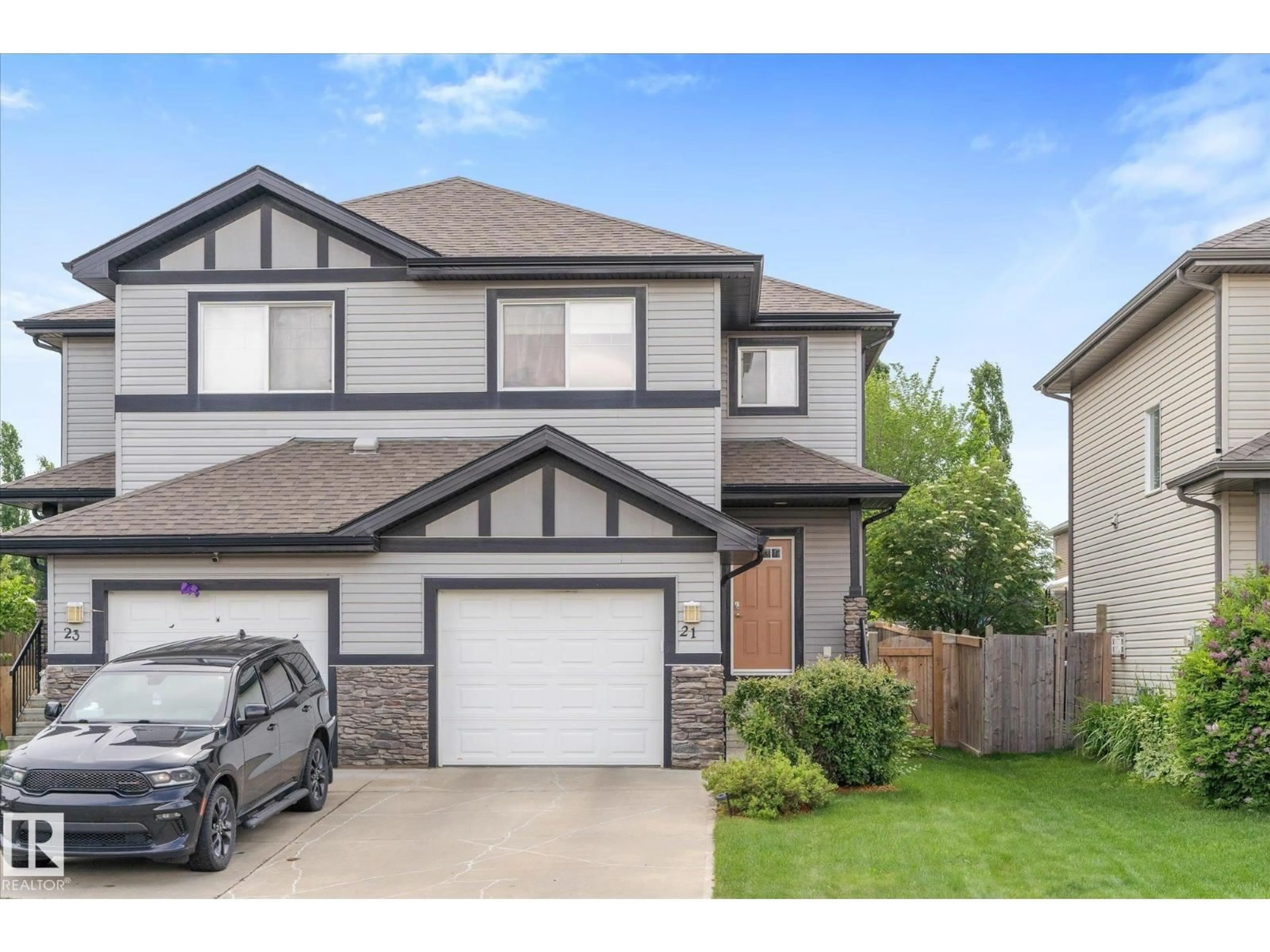 Home with vinyl exterior material, street for 21 HARTWICK CT, Spruce Grove Alberta T7X0K2